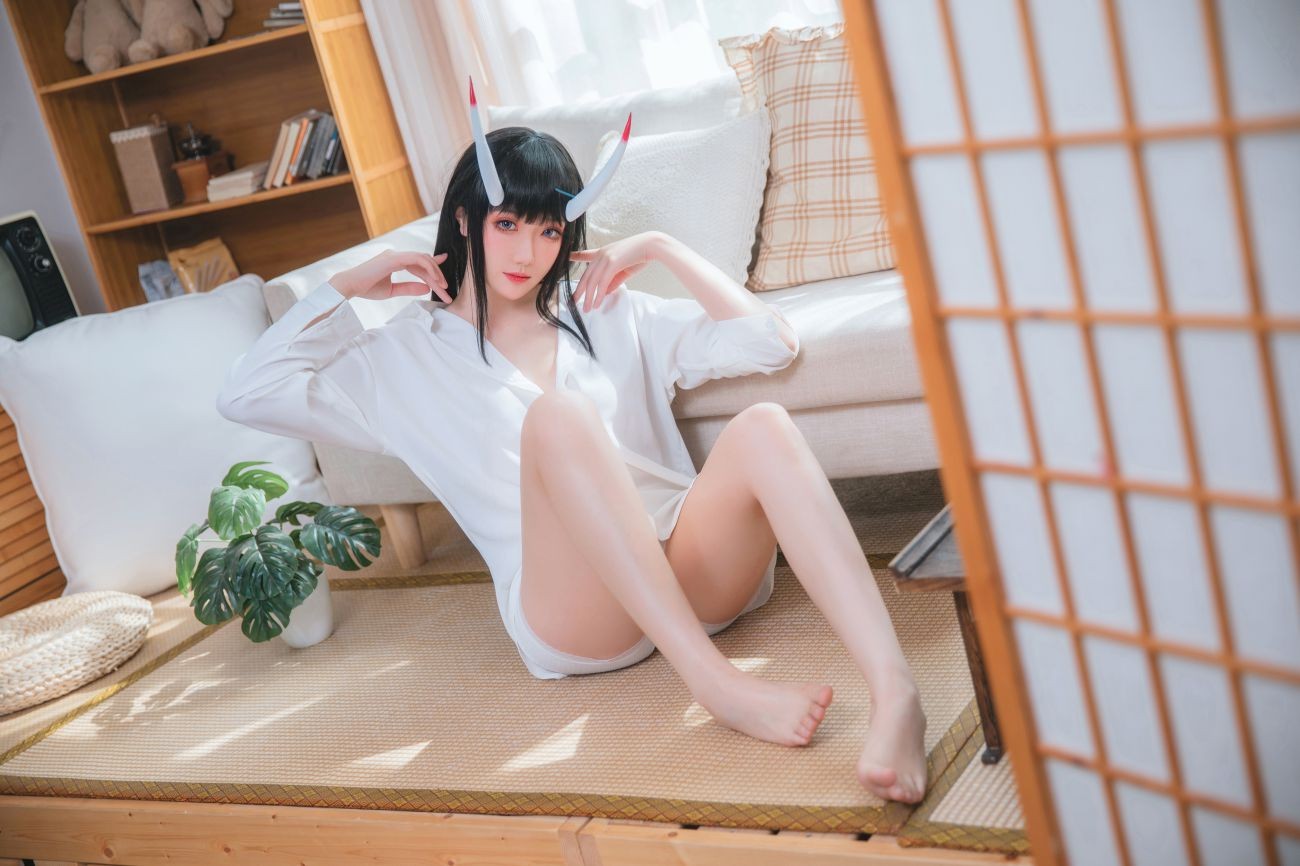 美女动漫博主瓜希酱性感Cosplay写真能代衬衣 (13)