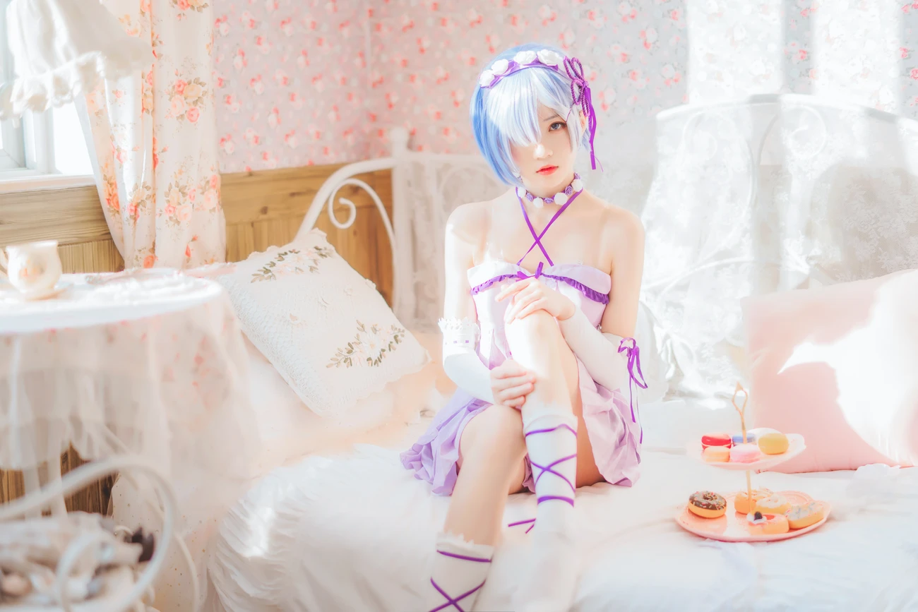 微博美少女桜桃喵Cosplay性感写真蕾姆小睡裙 (6)