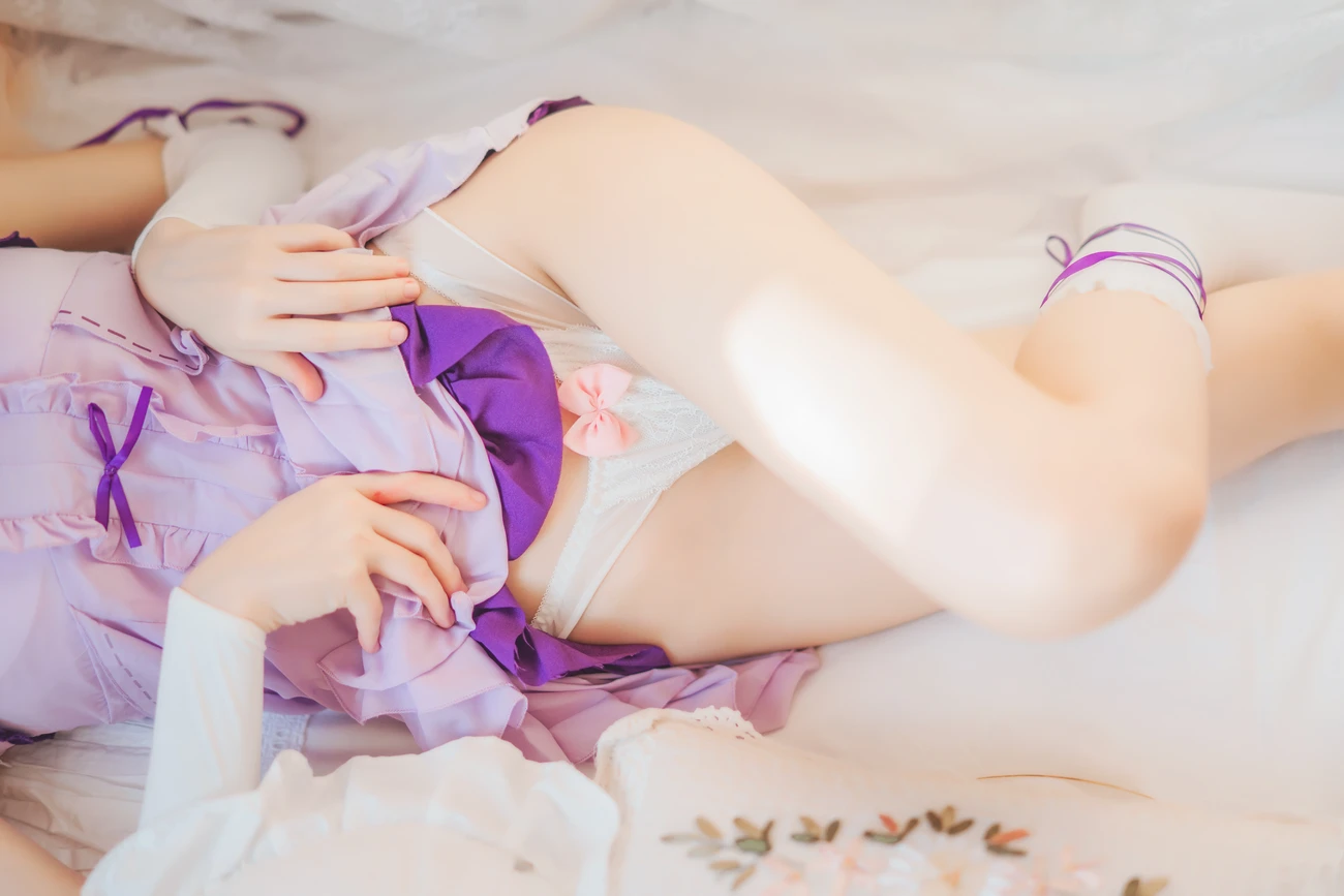 微博美少女桜桃喵Cosplay性感写真蕾姆小睡裙 (39)