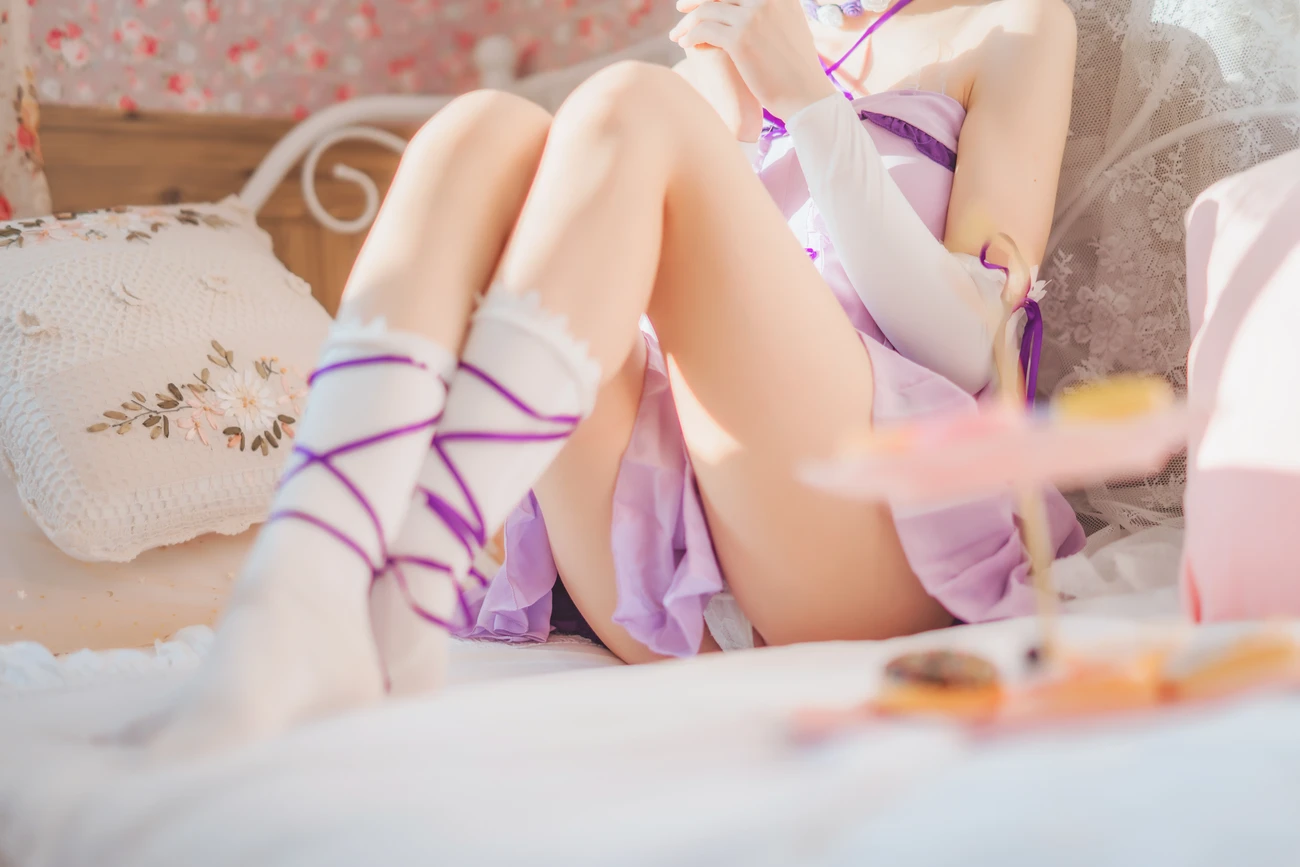 微博美少女桜桃喵Cosplay性感写真蕾姆小睡裙 (15)