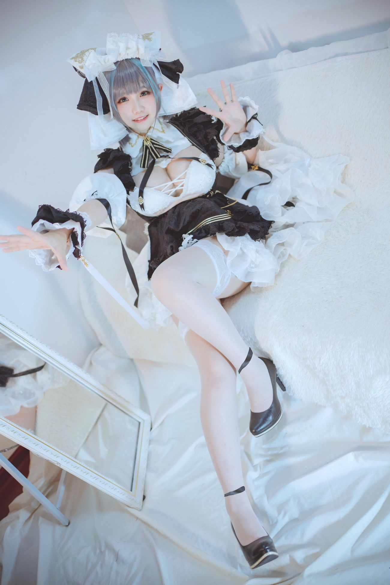 美女动漫博主阿半今天很开心性感Cosplay写真柴郡 (5)