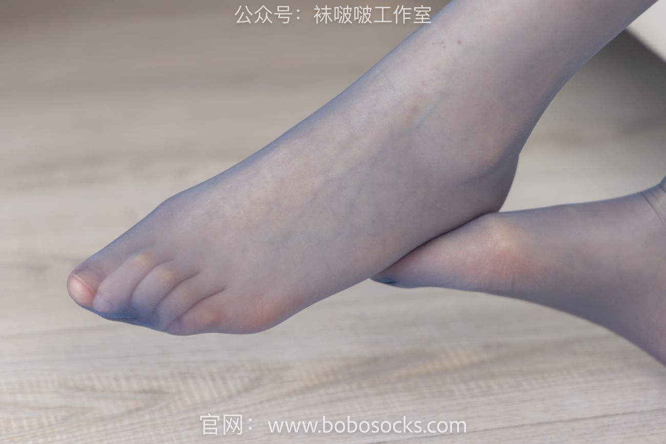 BoBoSocks袜啵啵美少女丝袜美脚写真第No.105期小甜豆空姐制服高跟鞋蓝色丝袜 (116)