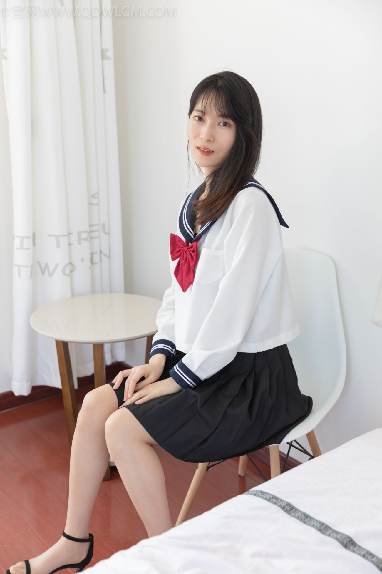 物恋传媒美少女丝袜美脚写真第No.1145期JK制服肉丝袜混搭风 (16)