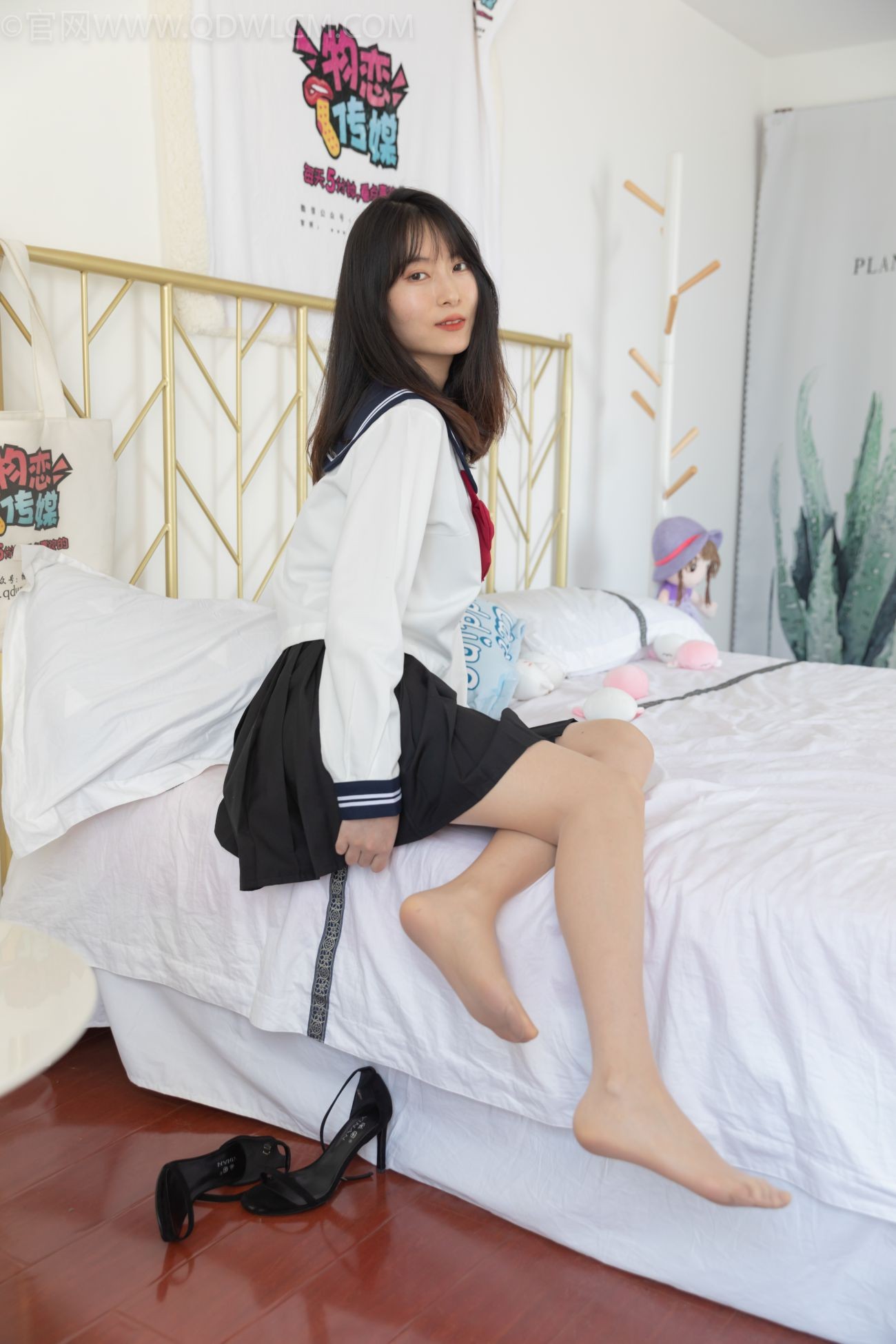 物恋传媒美少女丝袜美脚写真第No.1145期JK制服肉丝袜混搭风 (89)