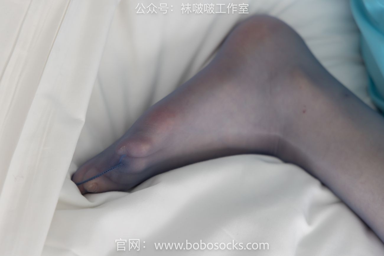BoBoSocks袜啵啵美少女丝袜美脚写真第No.105期小甜豆空姐制服高跟鞋蓝色丝袜 (102)