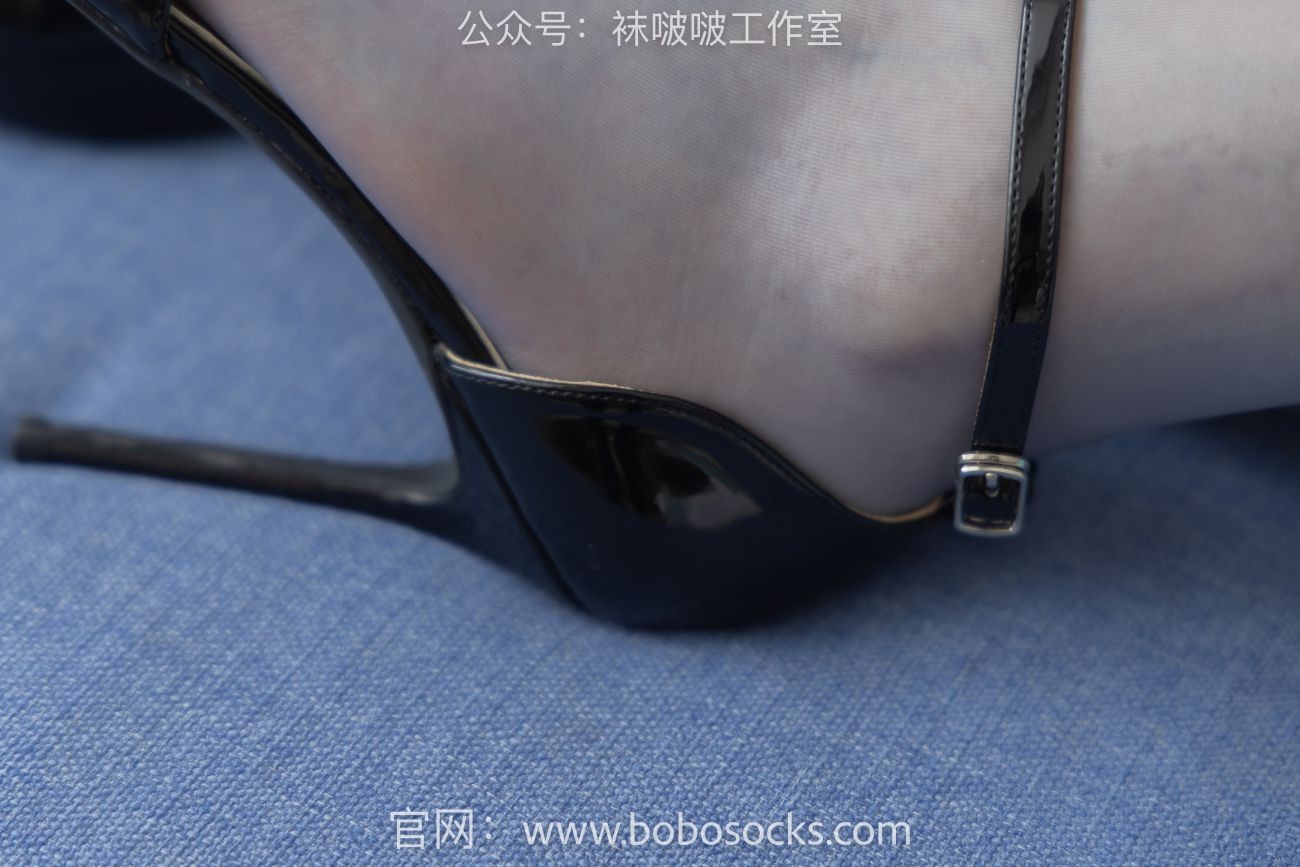 BoBoSocks袜啵啵美少女丝袜美脚写真第No.105期小甜豆空姐制服高跟鞋蓝色丝袜 (26)