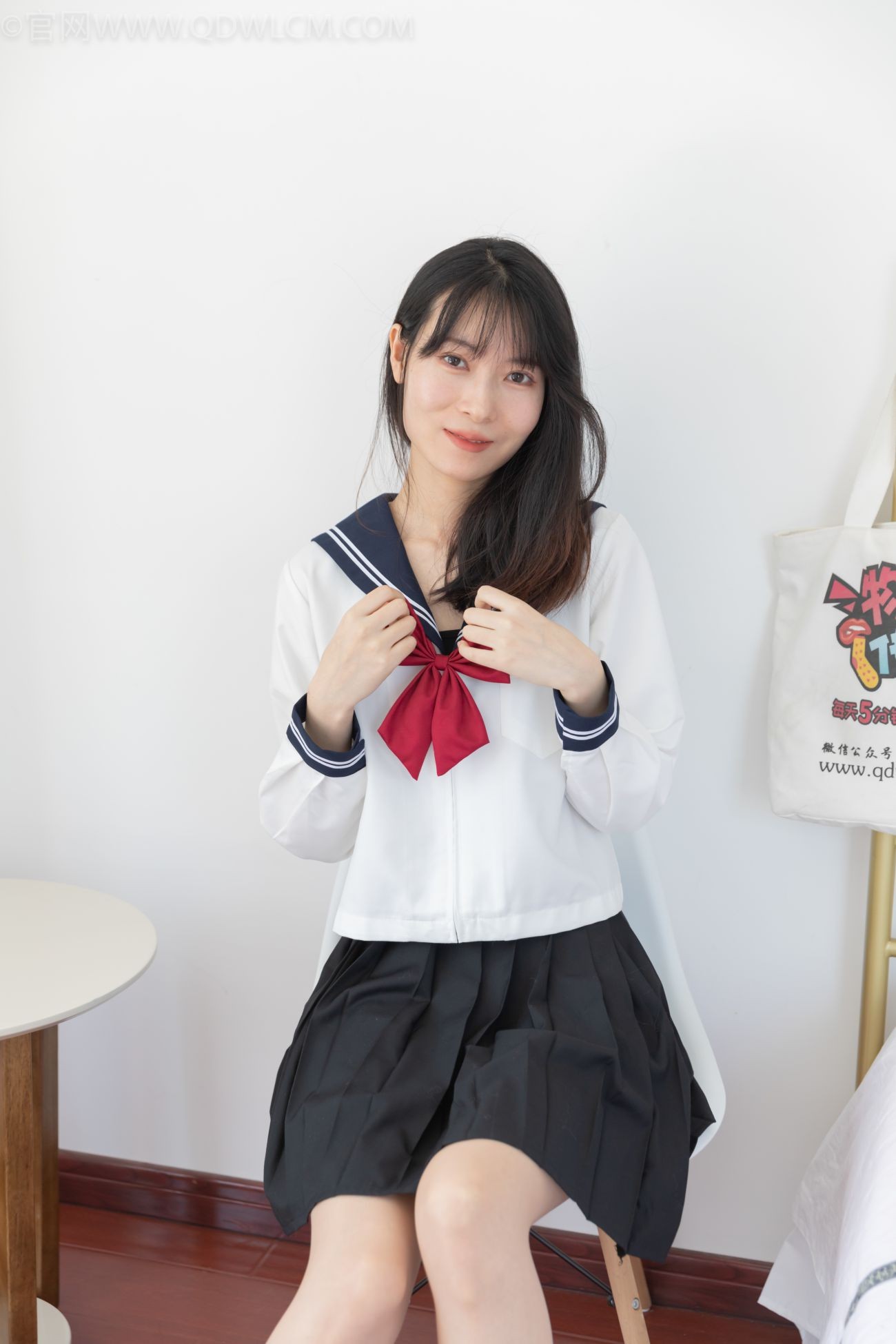 物恋传媒美少女丝袜美脚写真第No.1145期JK制服肉丝袜混搭风 (15)