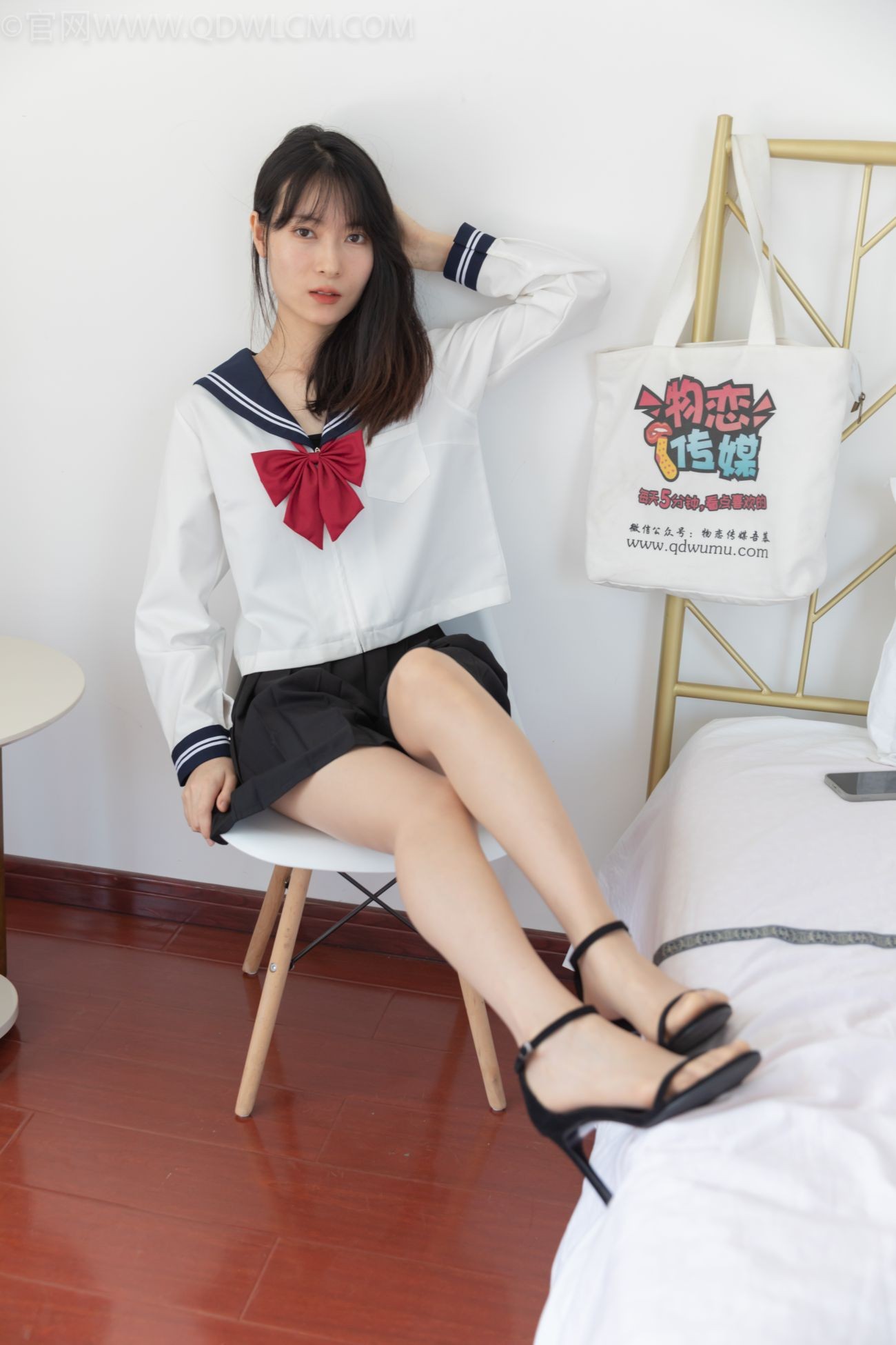 物恋传媒美少女丝袜美脚写真第No.1145期JK制服肉丝袜混搭风 (12)