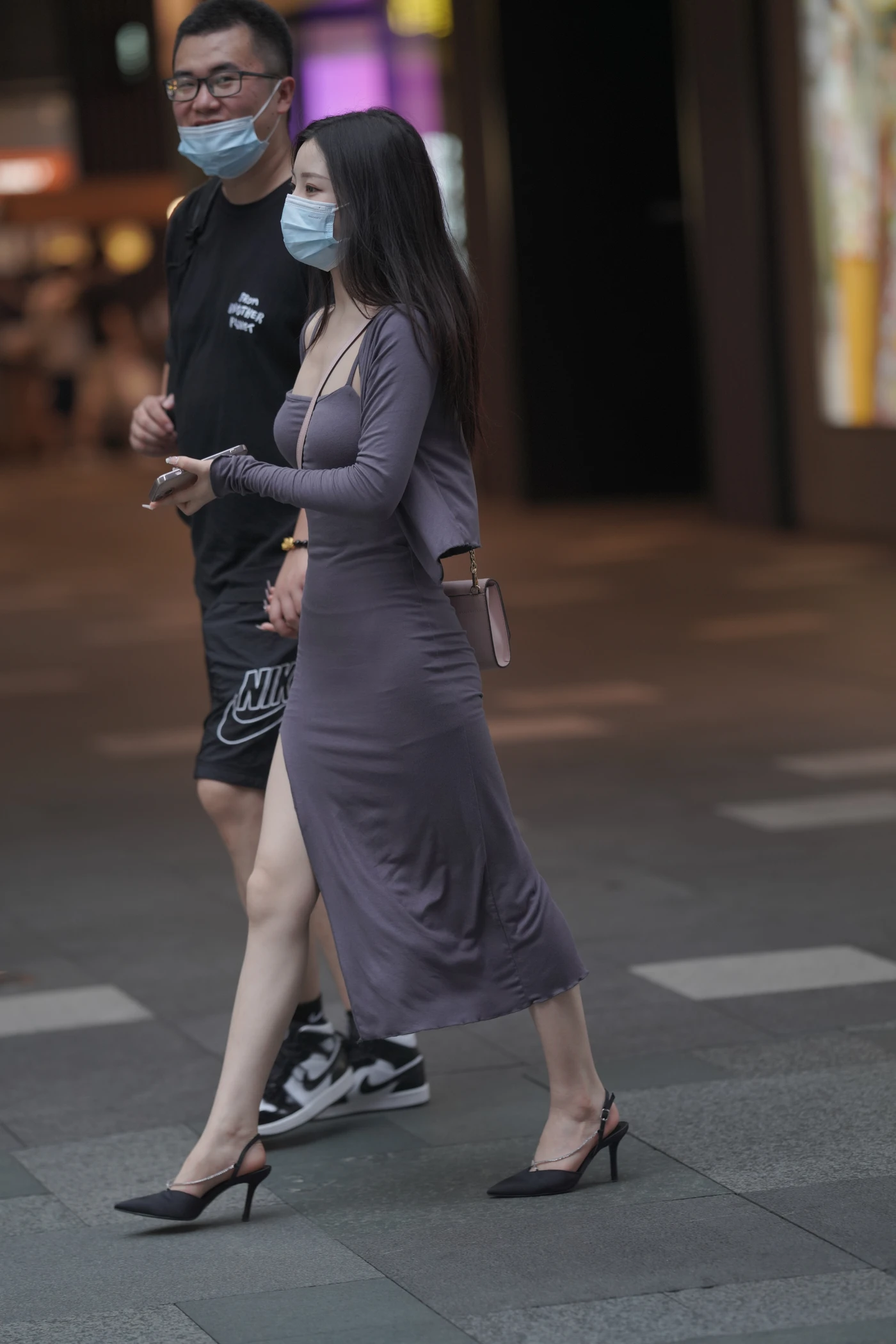 街拍身材苗条的翘臀高颜值小女友 (12)