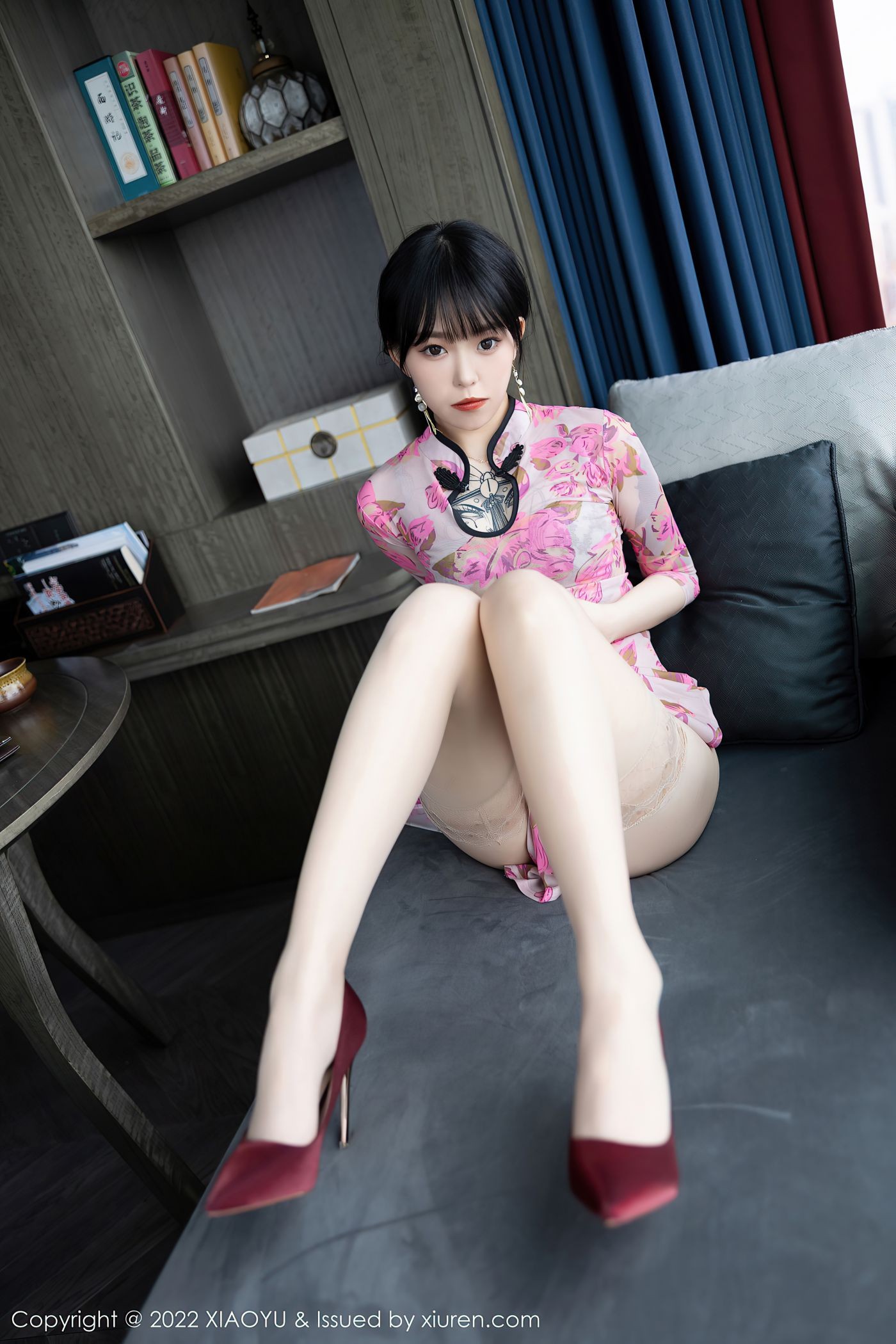 XIAOYU语画界性感模特写真第Vol.807期奶瓶旗袍肉丝袜高跟美腿 (51)