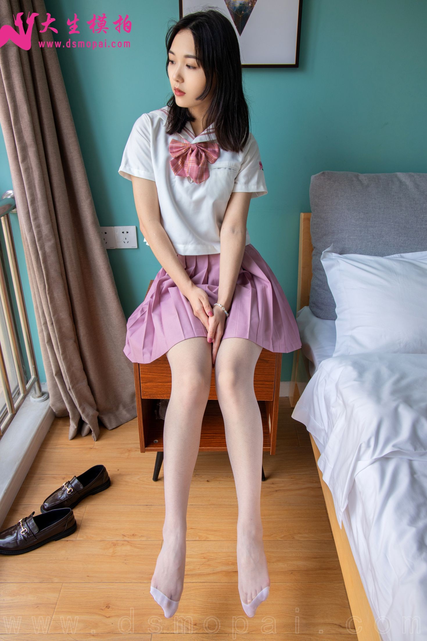 大生模拍女子大学生丝袜美脚写真第No.277期白色长筒袜 (18)