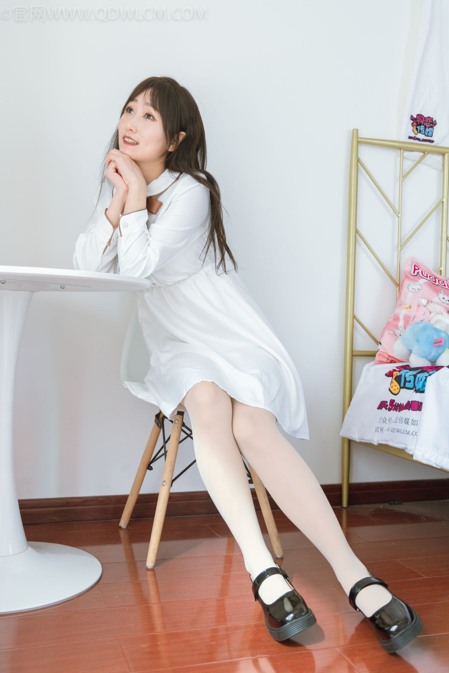 物恋传媒美少女丝袜美脚写真第No.1165期君君彩色的梦 (11)