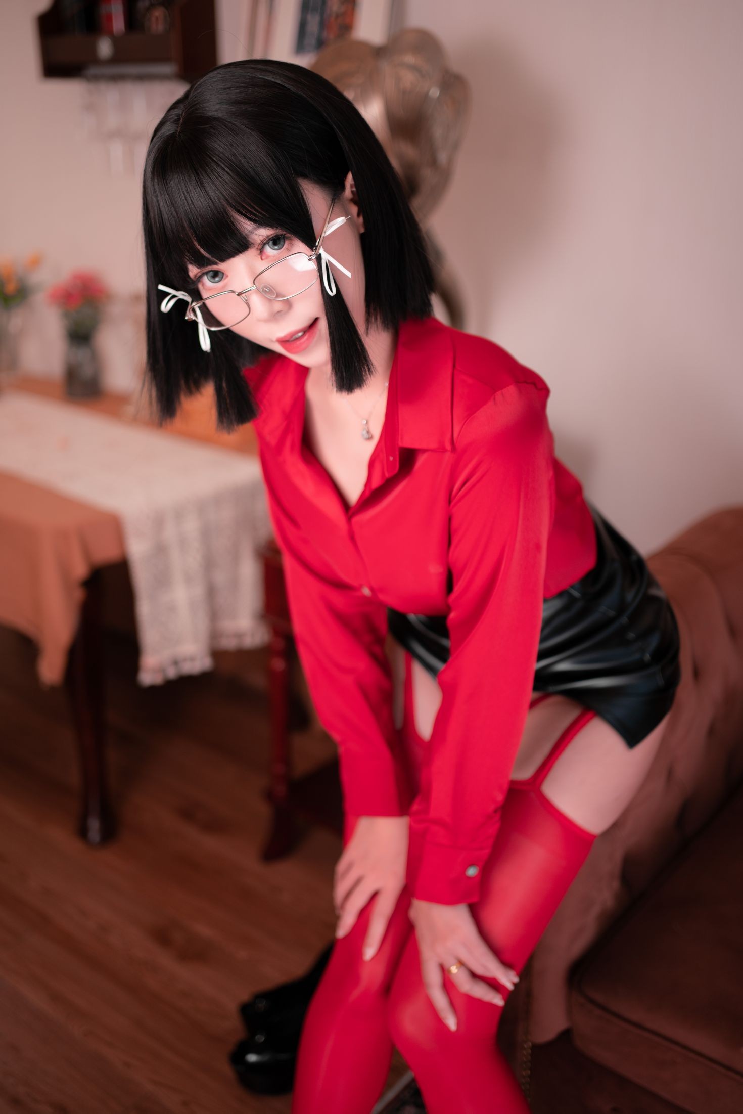 美女动漫博主Money冷冷性感Cosplay写真辉夜姬OL制服 (66)