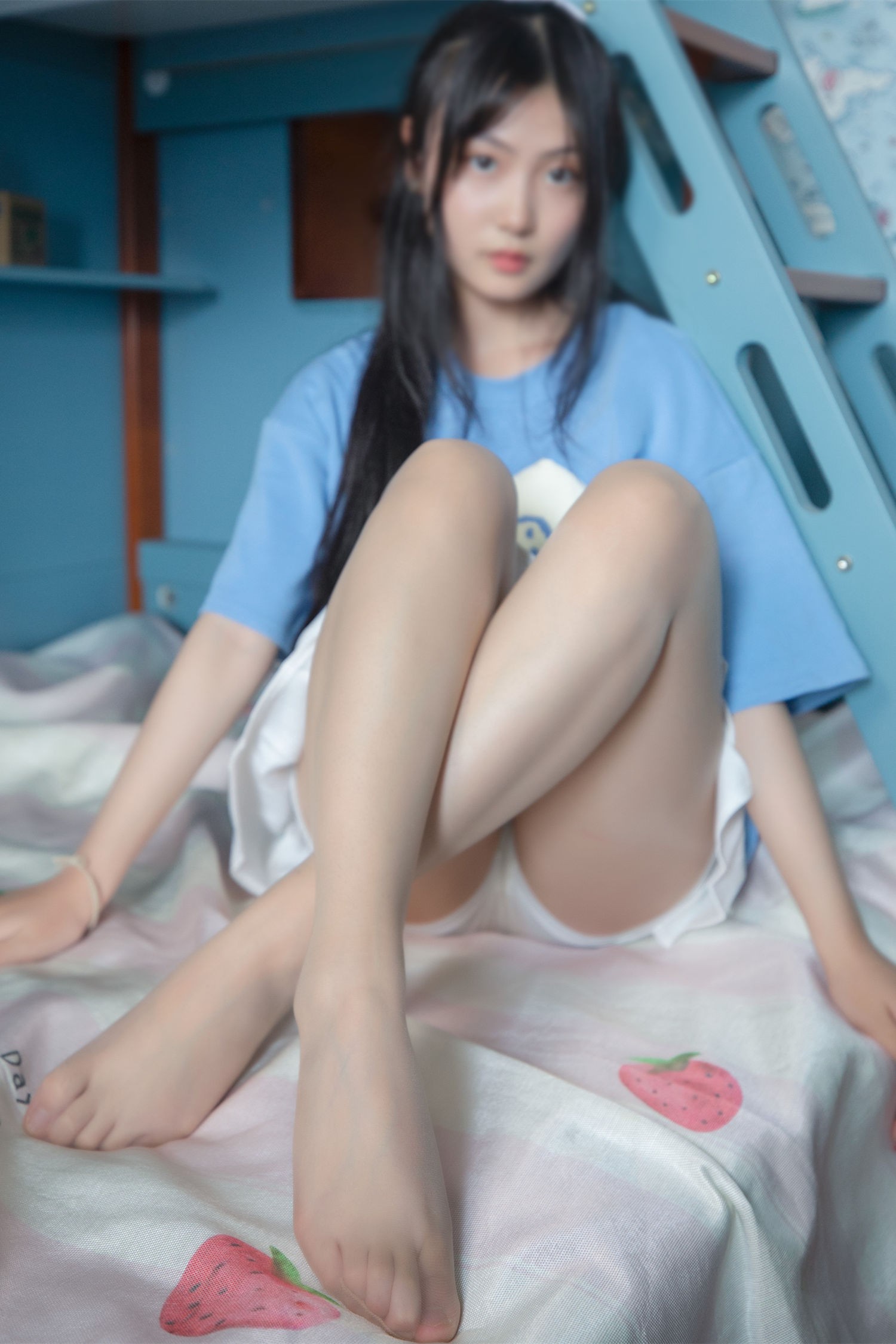 MSLASS梦丝女神少女丝袜美脚写真蓝菲菲 学妹闺房 (1)