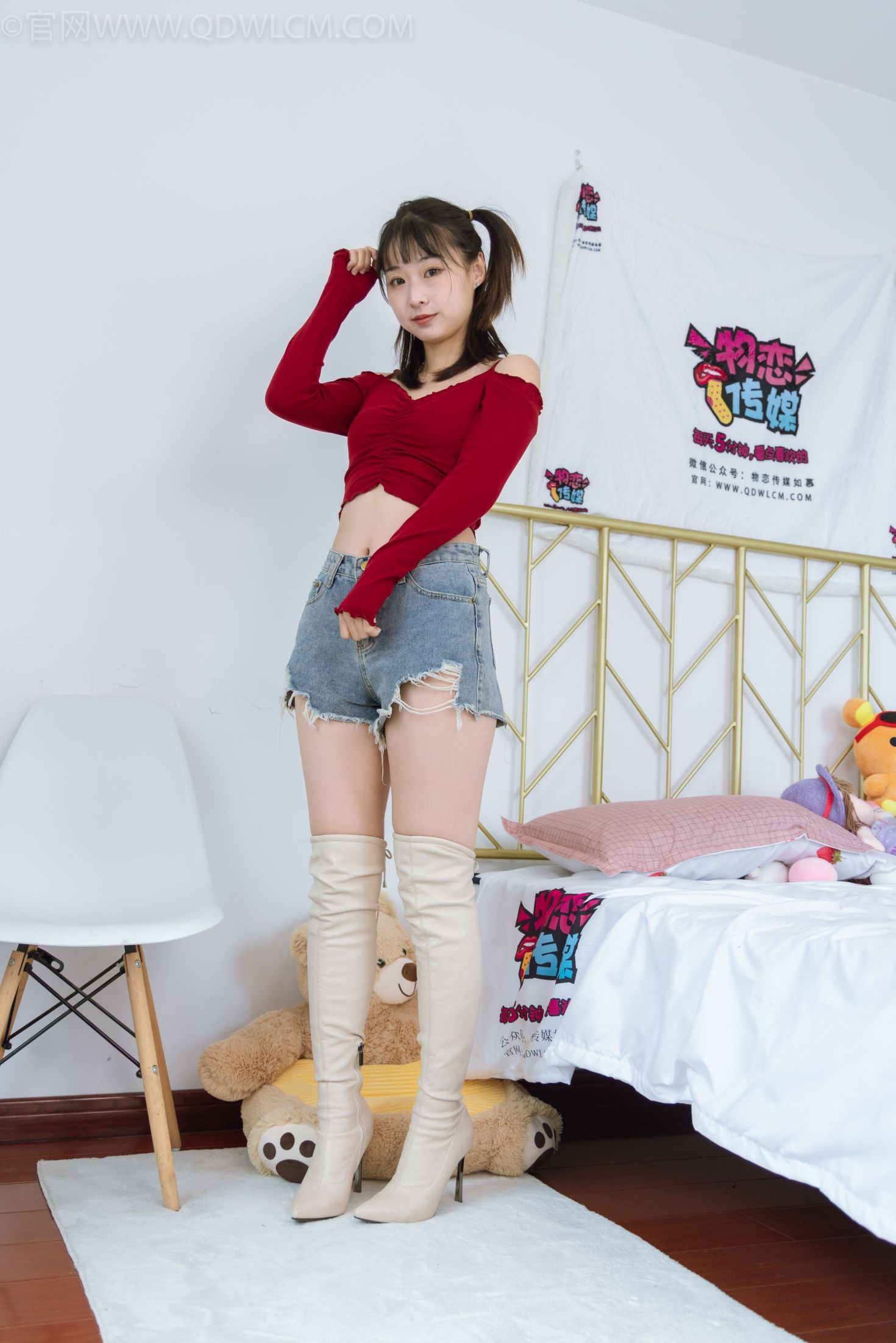 物恋传媒美少女丝袜美脚写真第No.1189期月心清澈的心 (2)