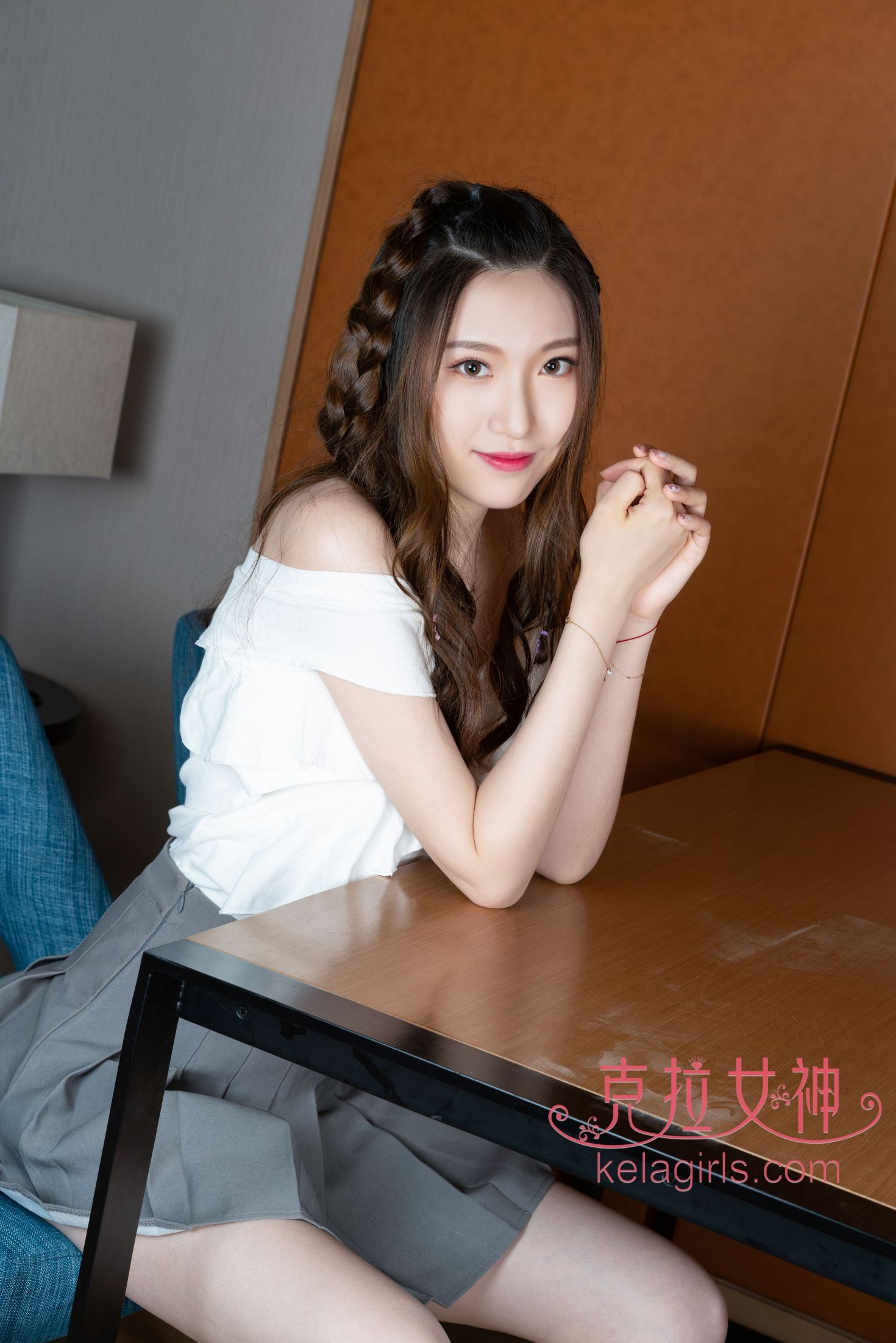 Kelagirls克拉女神美女模特写真第2019.10.04期玉腿横陈 芊芊 (3)