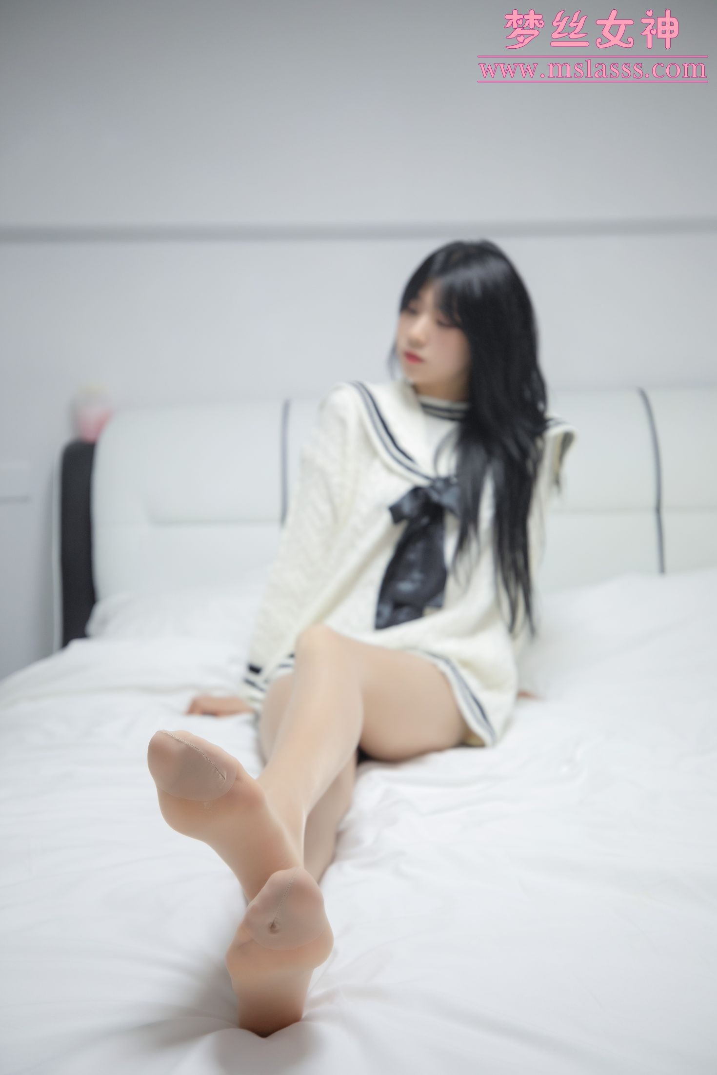 MSLASS梦丝女神少女丝袜美脚写真 韩飞儿 白衣大长腿 (16)