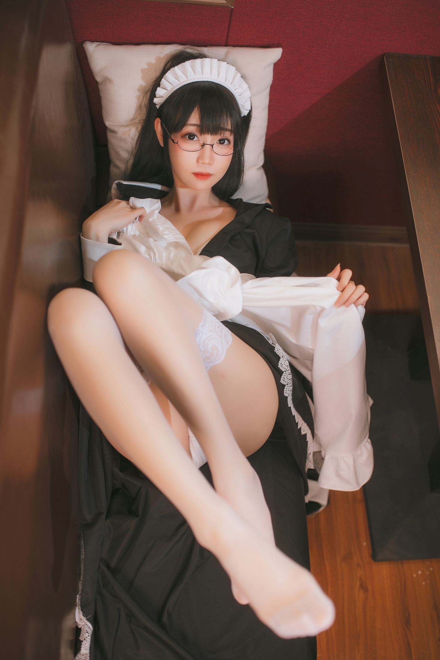 美女动漫博主焖焖碳性感Cosplay写真女仆 (18)