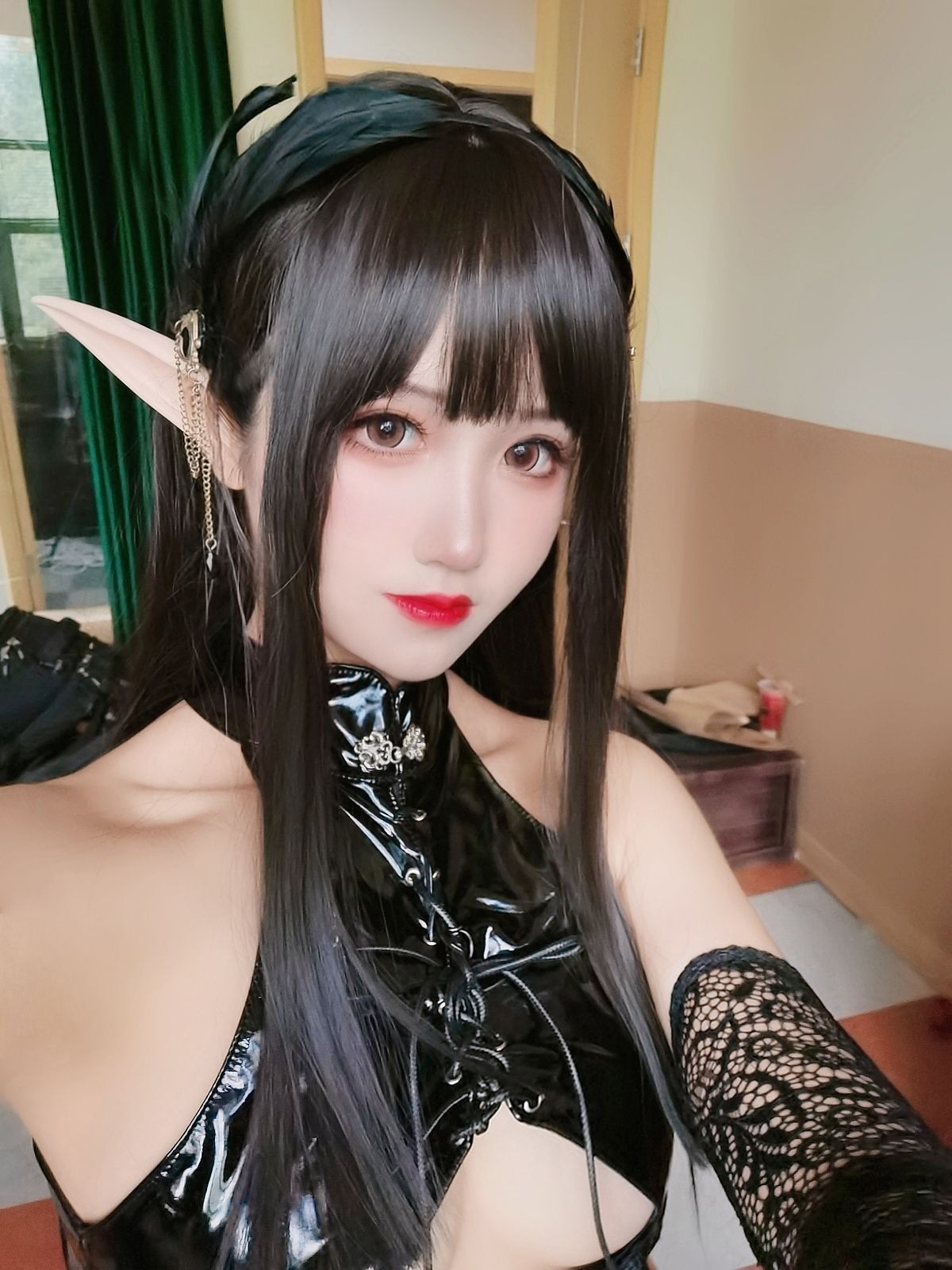 美女动漫博主三度69性感Cosplay写真黑旗袍 (42)