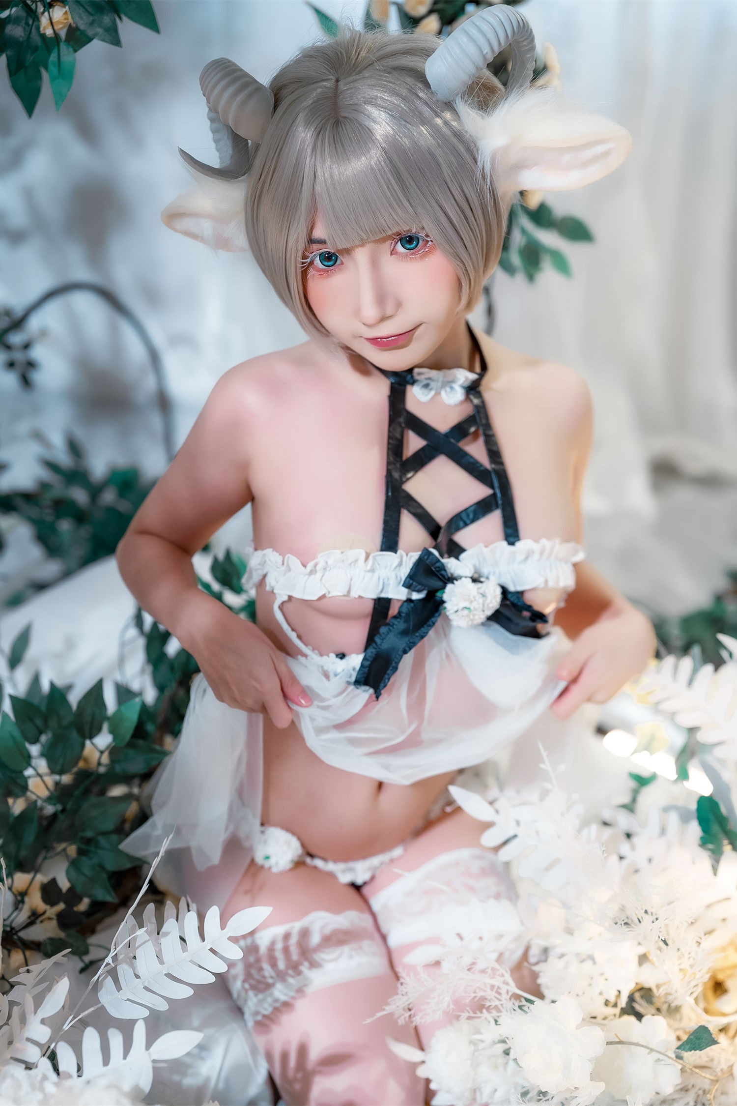 美女动漫博主是三不是世性感Cosplay写真羊羊 (1)