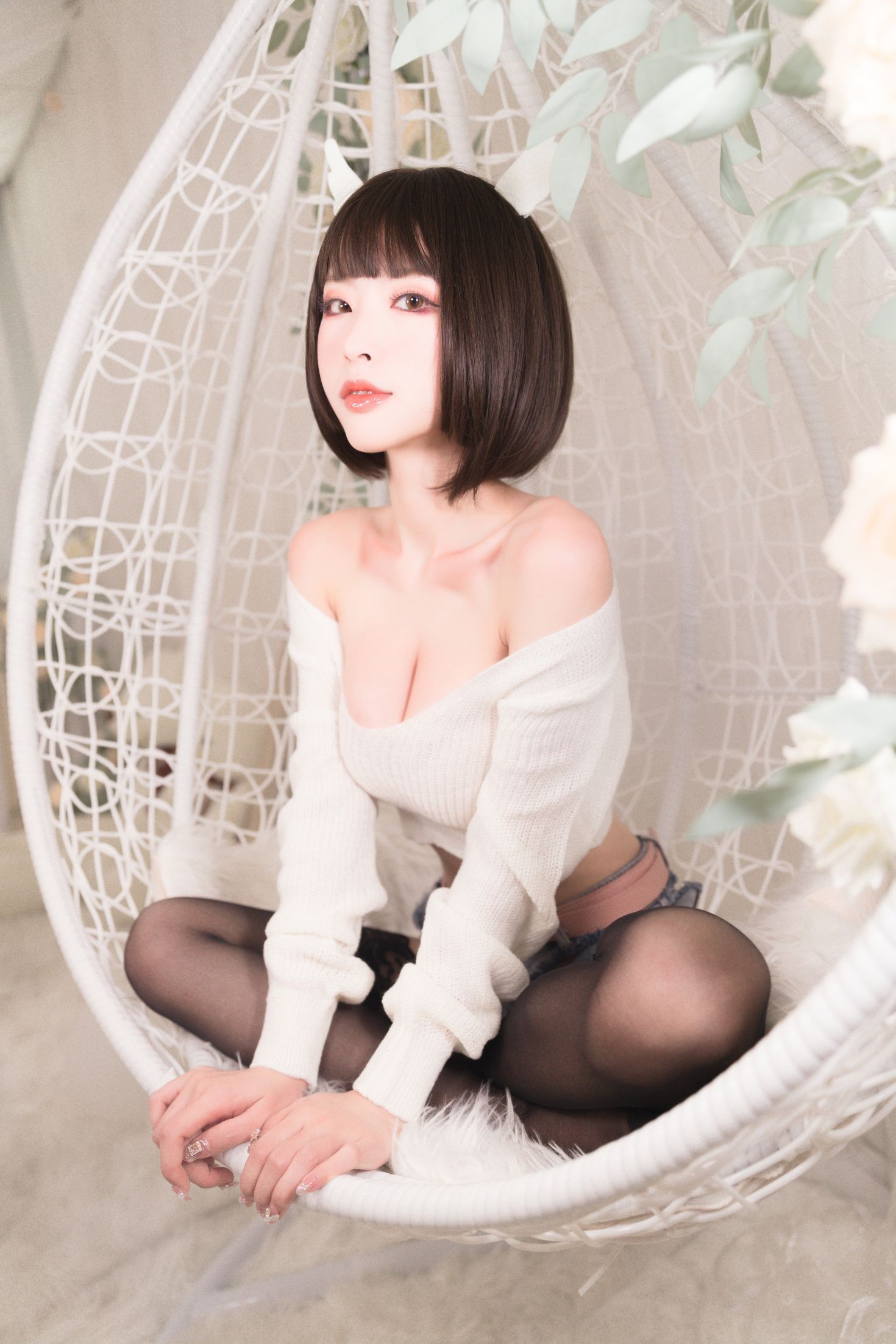 美女动漫博主清水由乃性感Cosplay写真白色毛衣 (24)