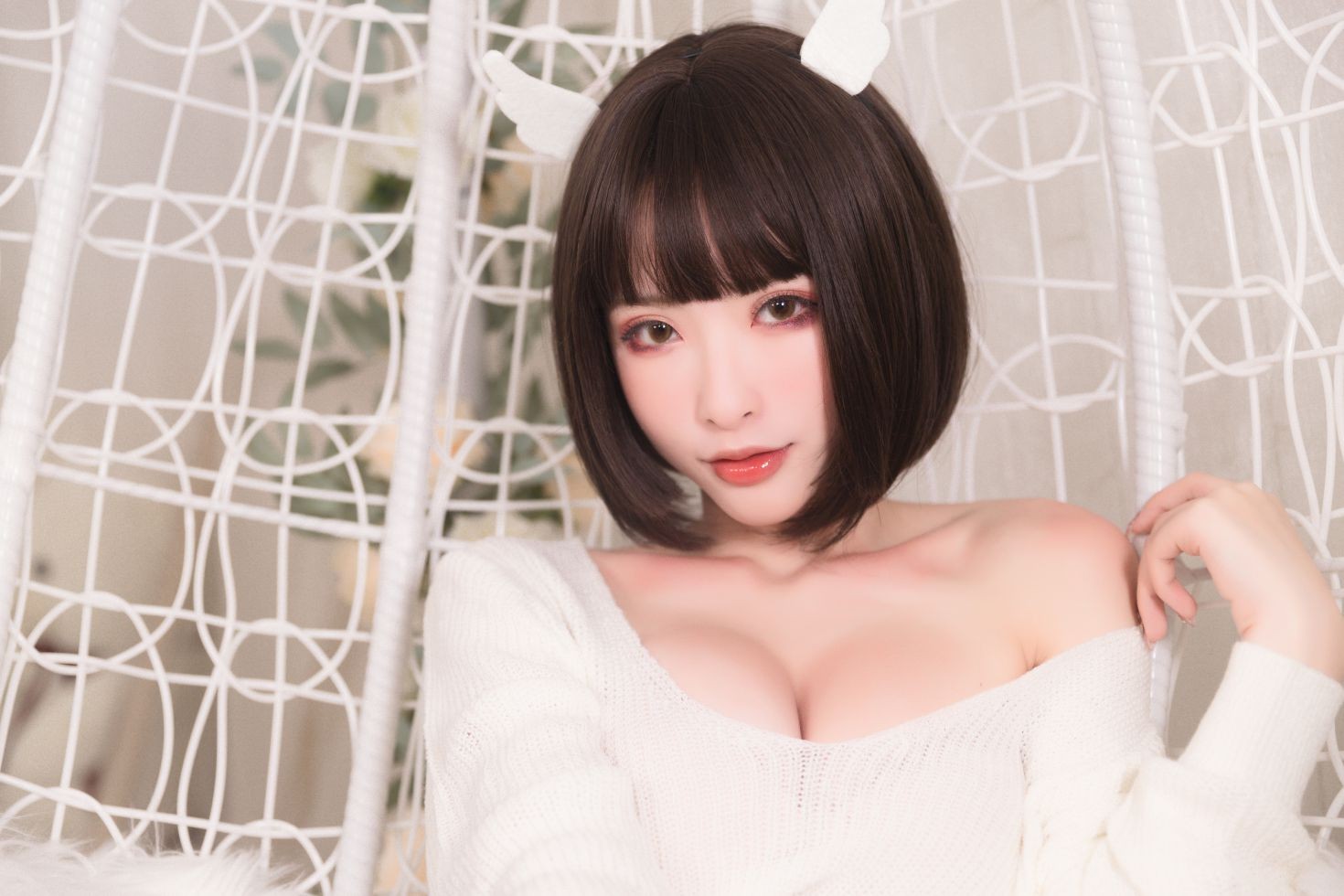 美女动漫博主清水由乃性感Cosplay写真白色毛衣 (31)