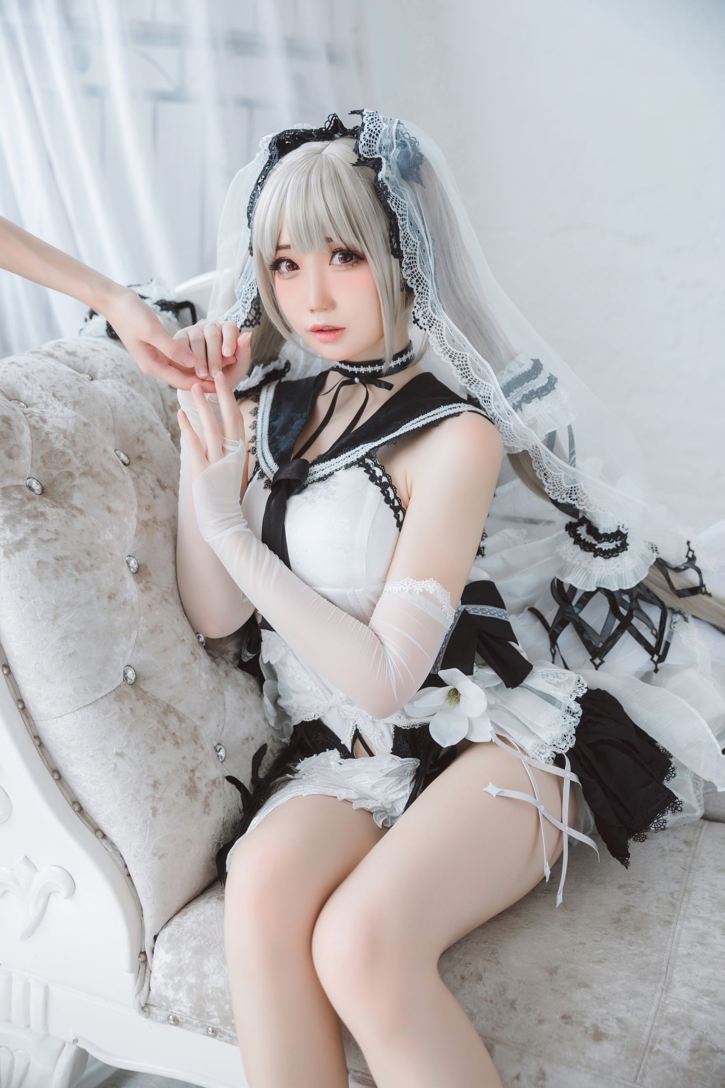 美女动漫博主焖焖碳性感Cosplay写真可畏礼服 (12)