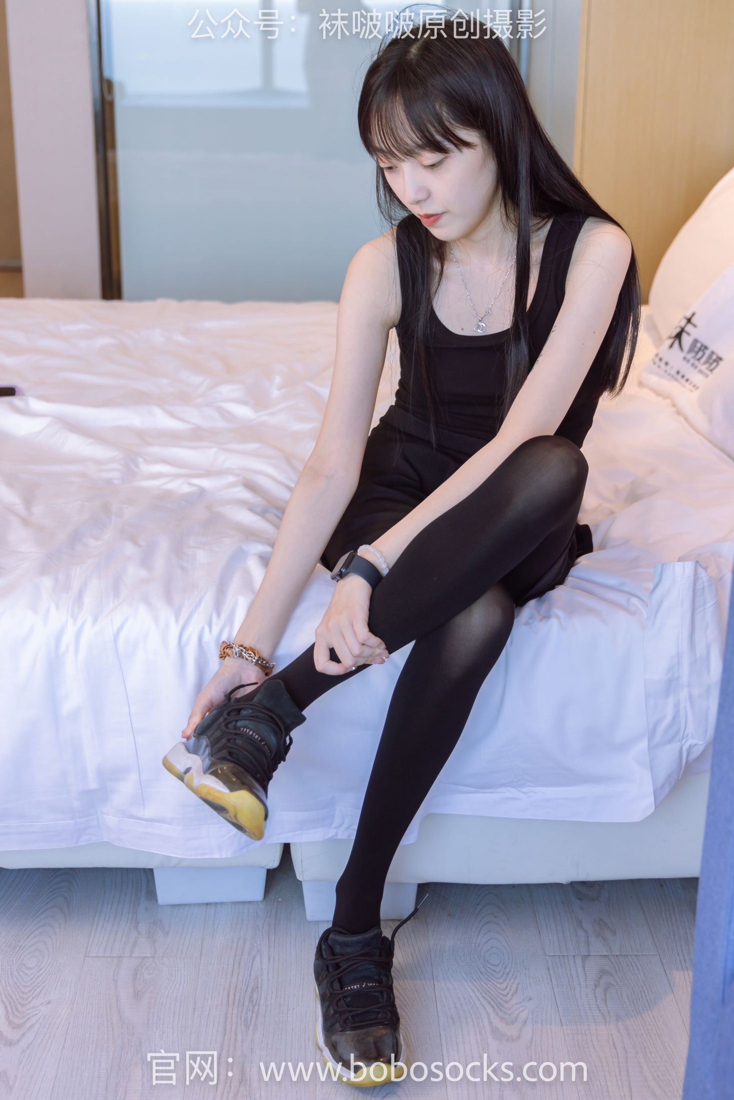 BoBoSocks袜啵啵美少女丝袜美脚写真第No.130期稚予两双穿脏篮球鞋厚黑丝 (39)