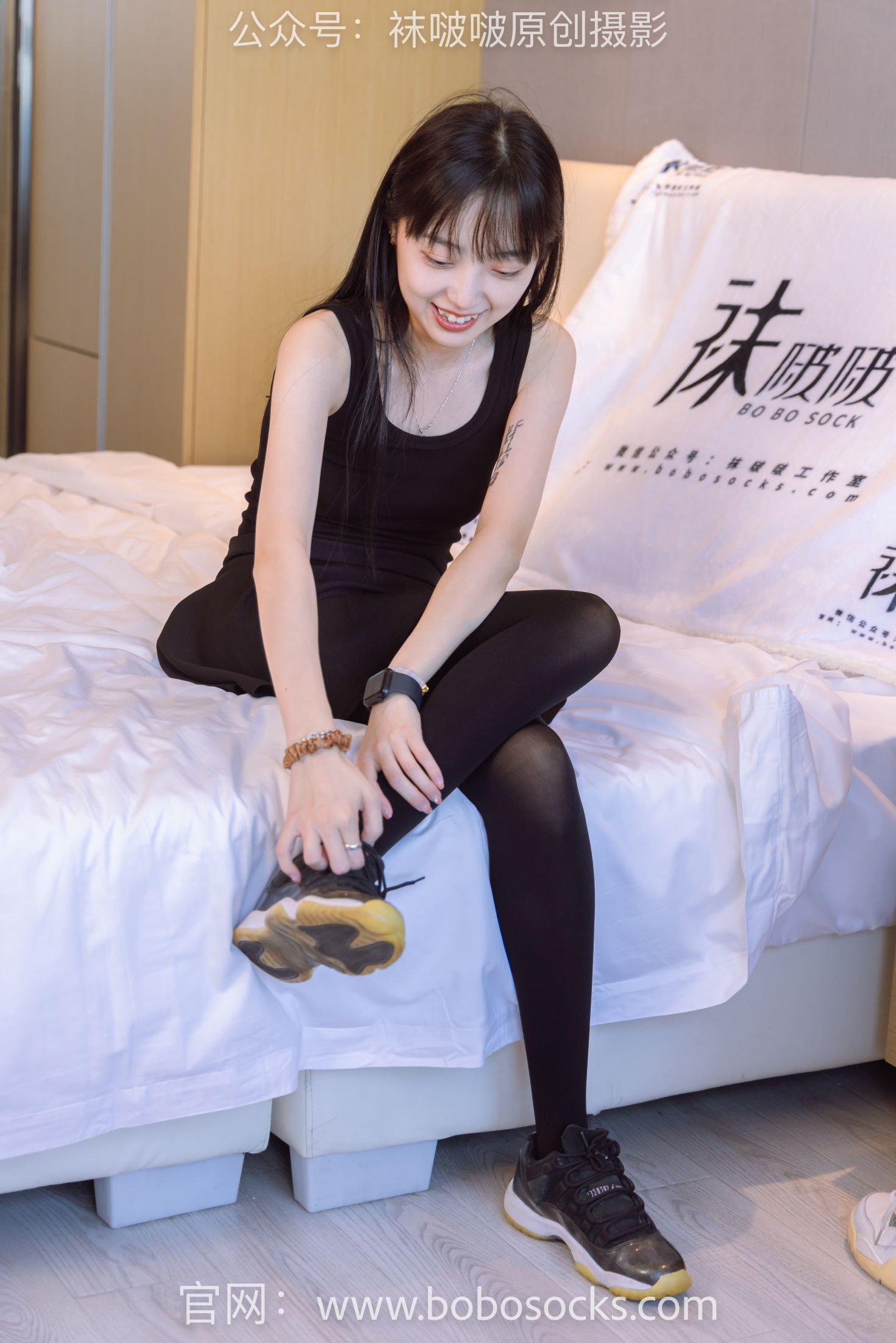 BoBoSocks袜啵啵美少女丝袜美脚写真第No.130期稚予两双穿脏篮球鞋厚黑丝 (37)