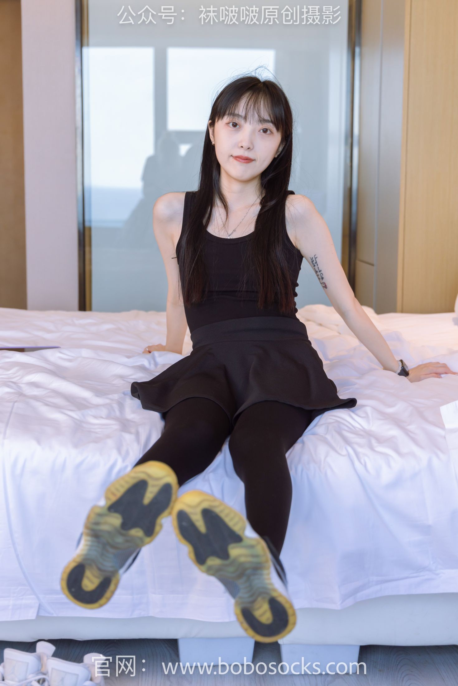 BoBoSocks袜啵啵美少女丝袜美脚写真第No.130期稚予两双穿脏篮球鞋厚黑丝 (27)