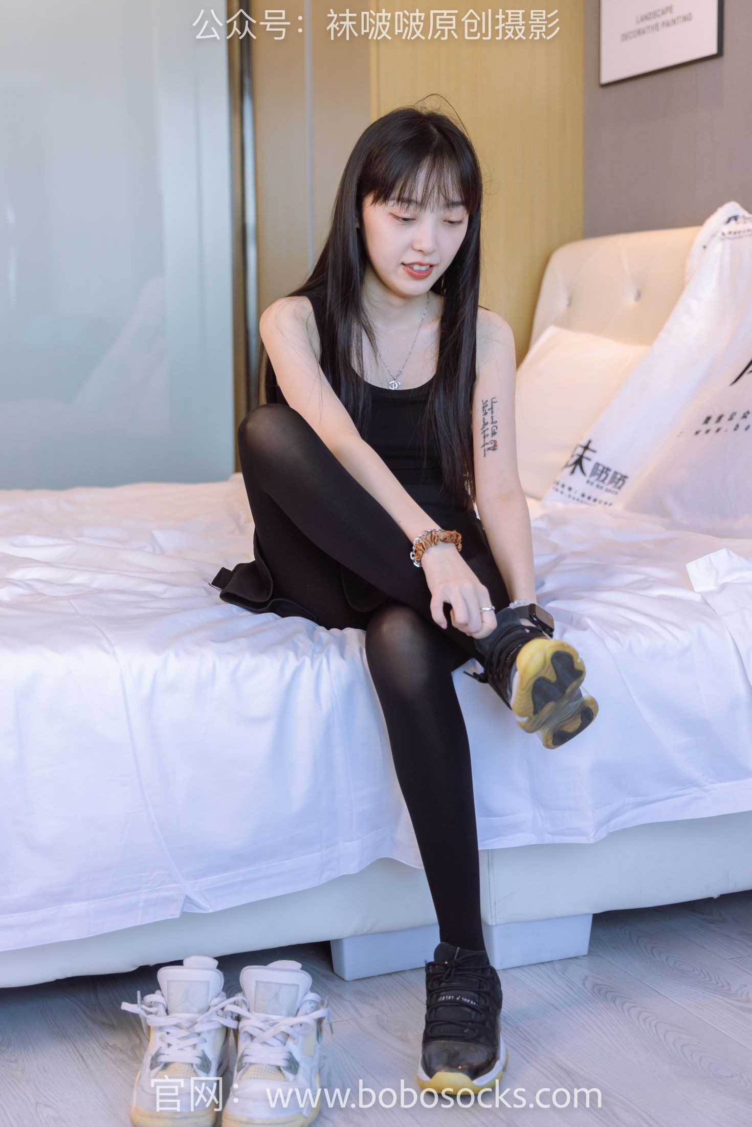 BoBoSocks袜啵啵美少女丝袜美脚写真第No.130期稚予两双穿脏篮球鞋厚黑丝 (25)