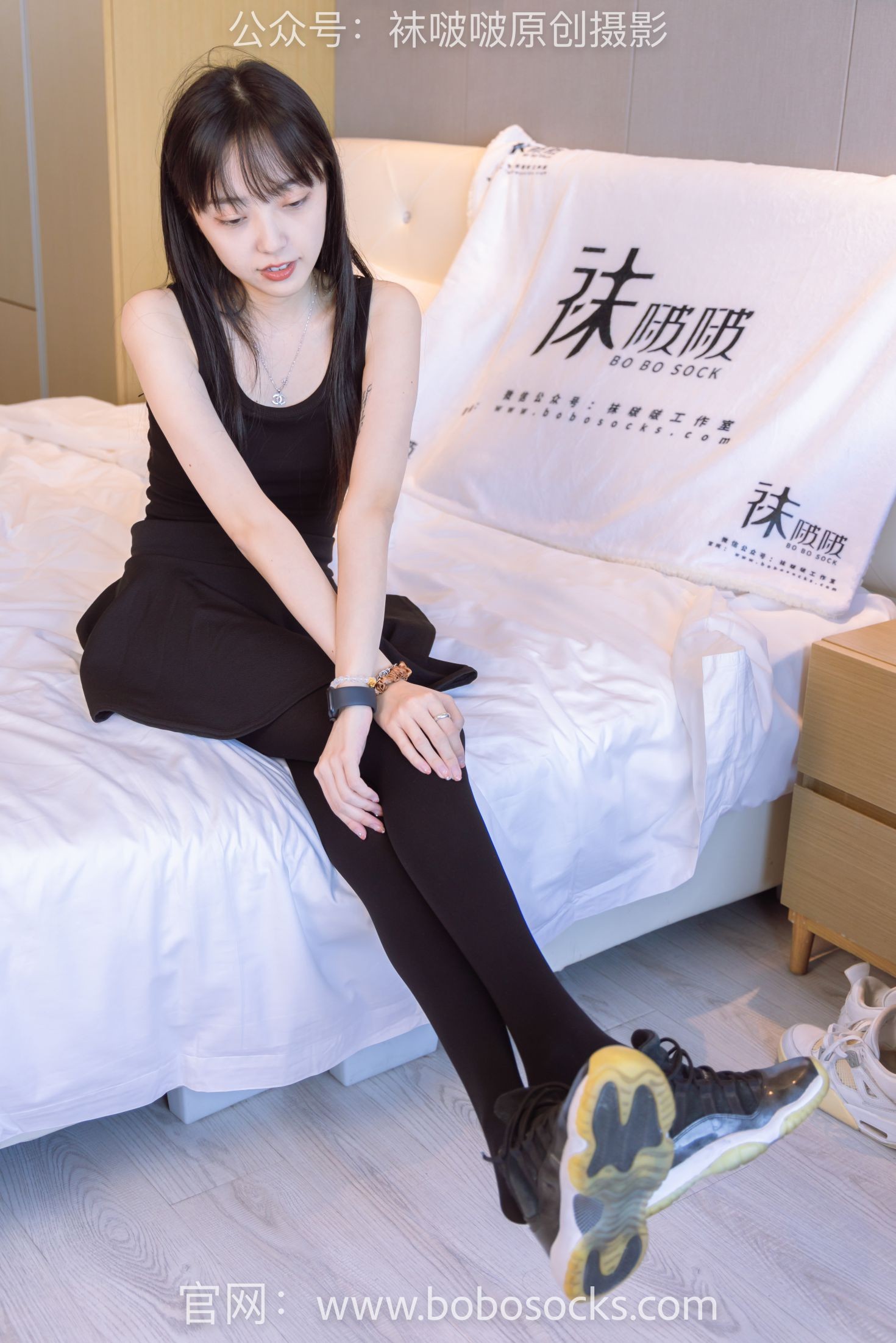 BoBoSocks袜啵啵美少女丝袜美脚写真第No.130期稚予两双穿脏篮球鞋厚黑丝 (41)