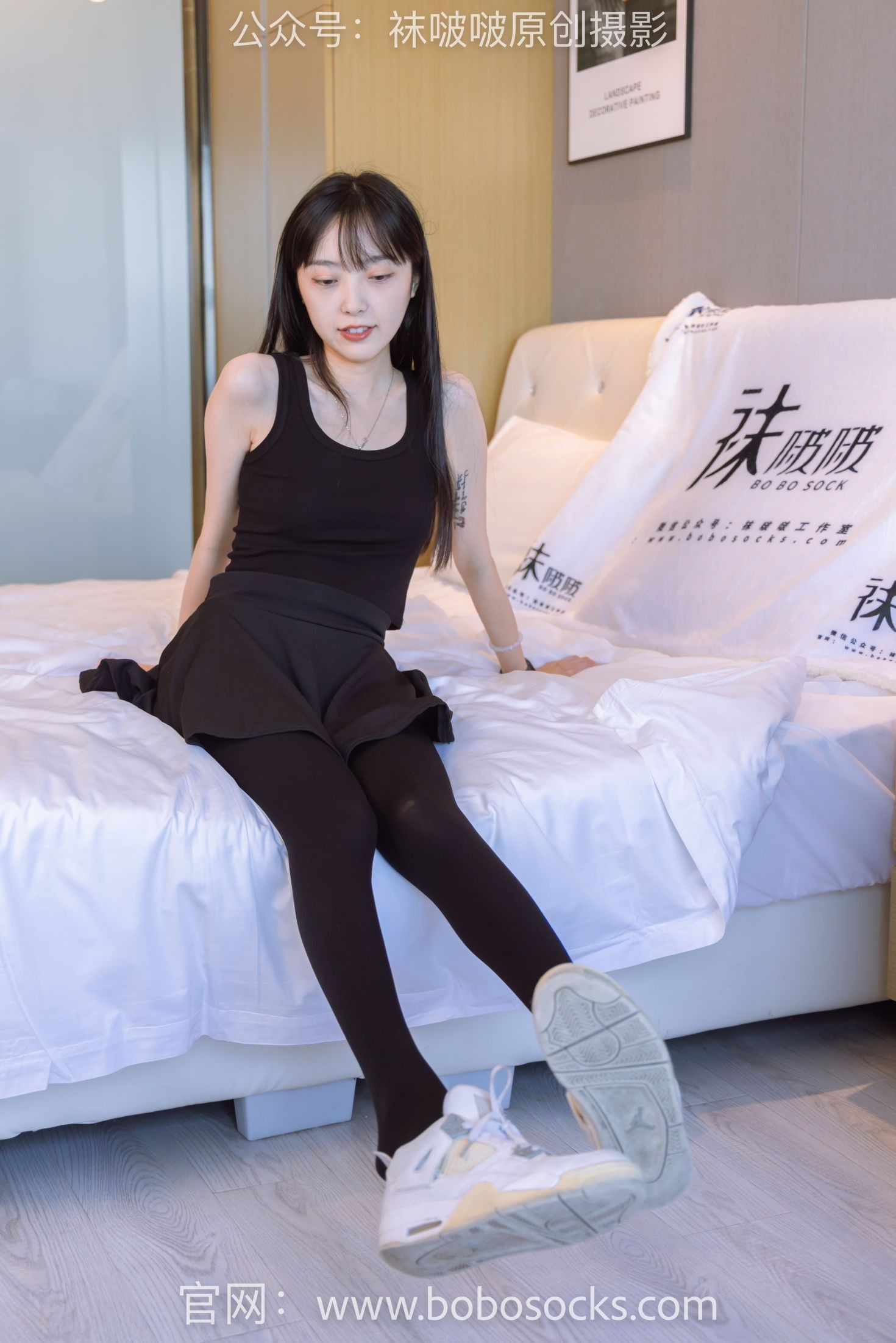 BoBoSocks袜啵啵美少女丝袜美脚写真第No.130期稚予两双穿脏篮球鞋厚黑丝 (19)