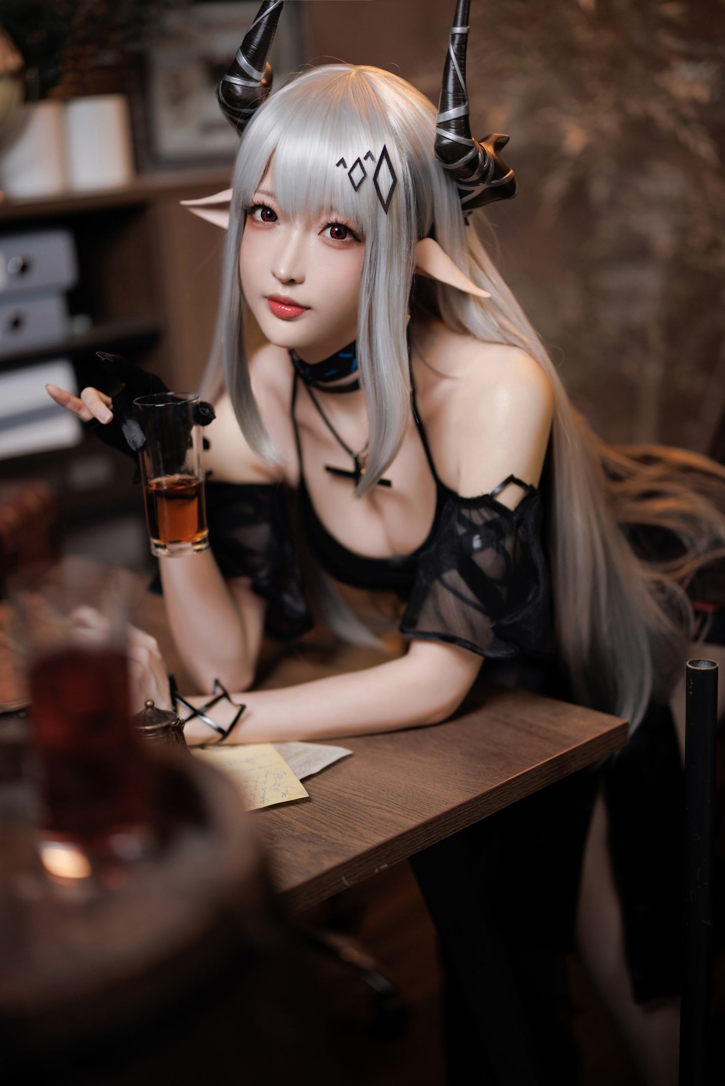 美女动漫博主南宫性感Cosplay写真泥岩礼服 (16)