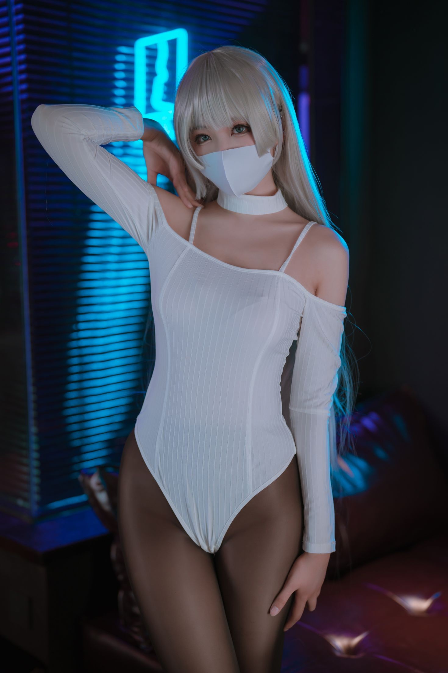 美女动漫博主轩萧学姐性感Cosplay写真高开叉运动鞋茑 (12)