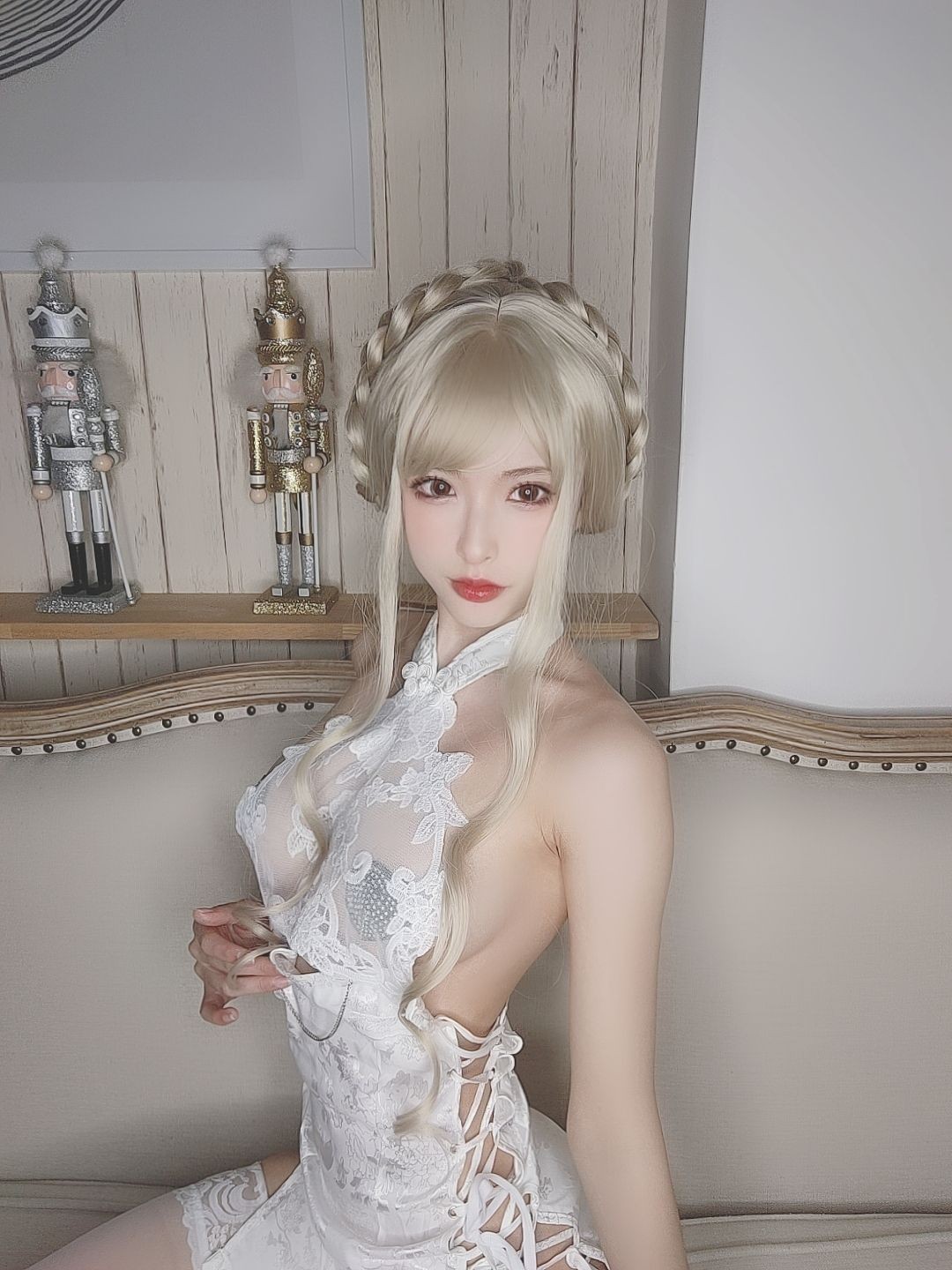 美女动漫博主清水由乃性感Cosplay写真金发旗袍 (69)