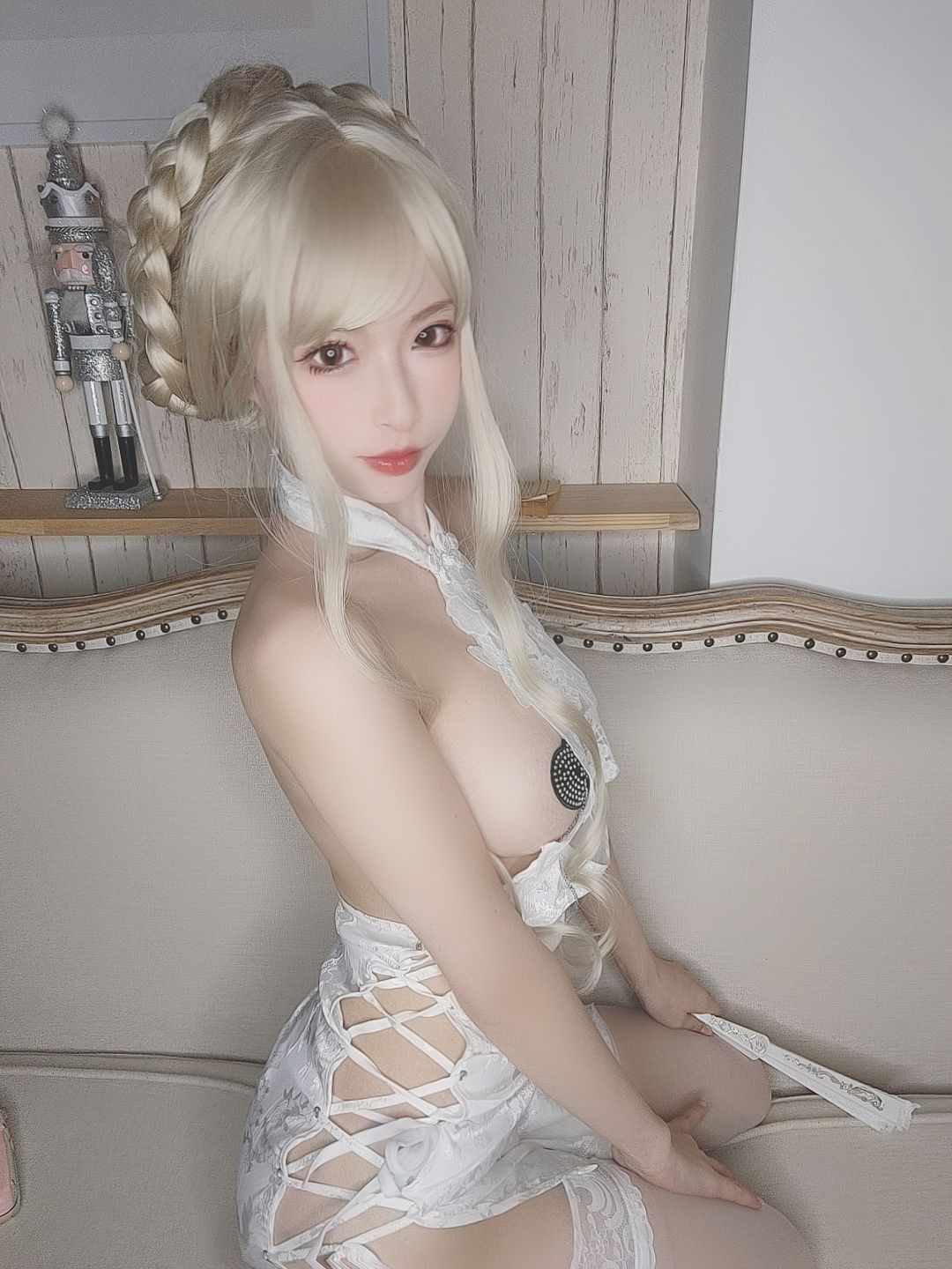 美女动漫博主清水由乃性感Cosplay写真金发旗袍 (56)