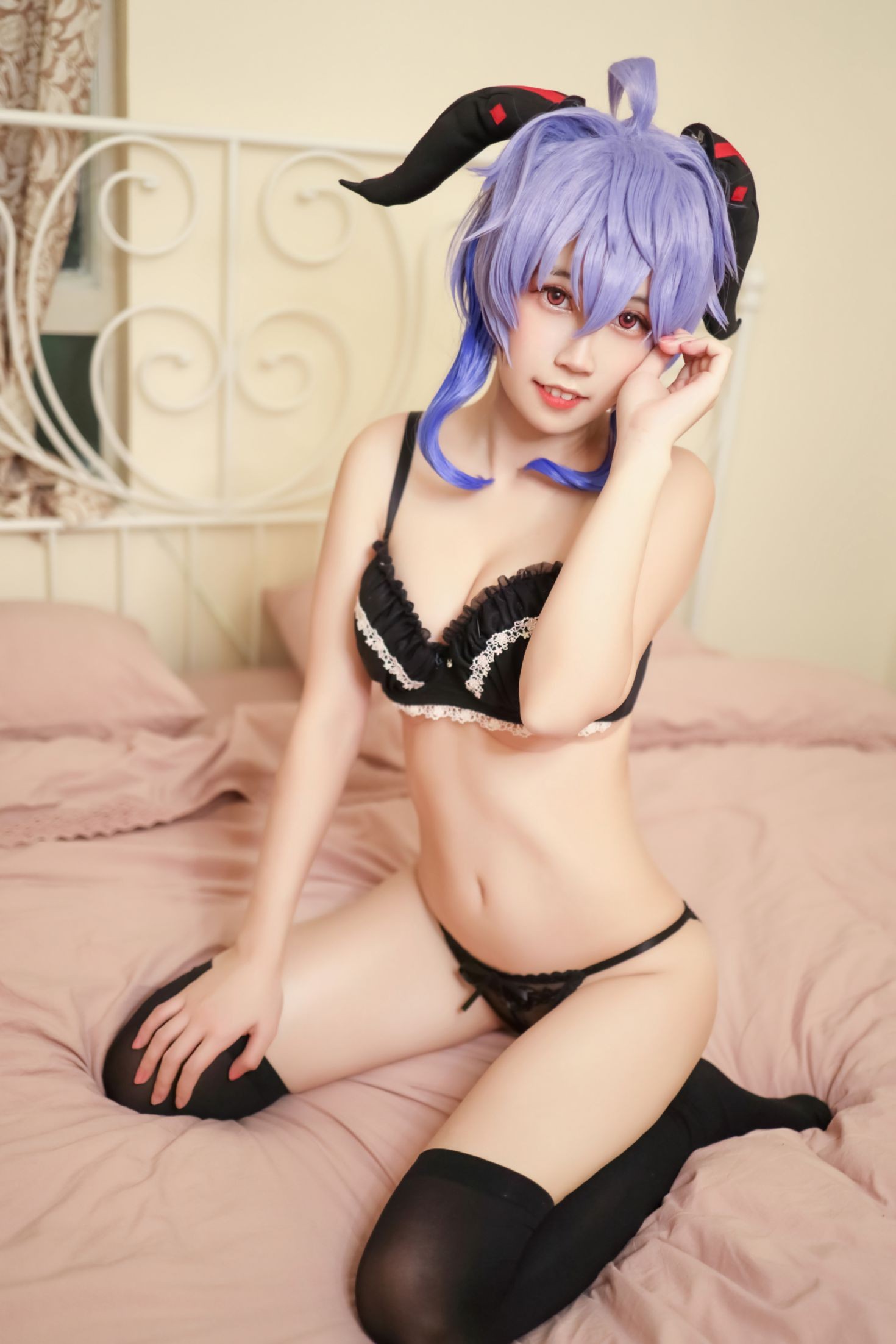 美女动漫博主流年不停性感Cosplay写真甘雨 (15)