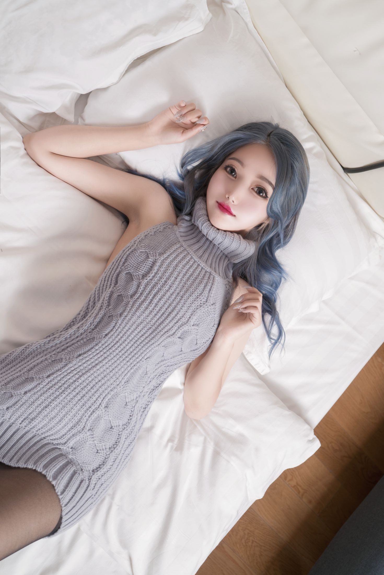 美女动漫博主eloise软软性感Cosplay写真毛衣少女 (3)