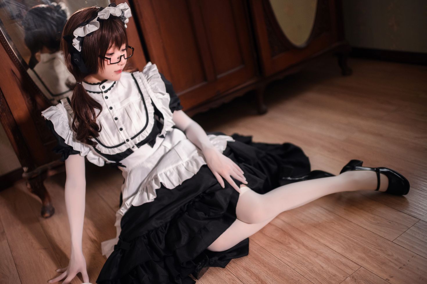 美女动漫博主阿包也是兔娘性感Cosplay写真传统长裙女仆 (8)