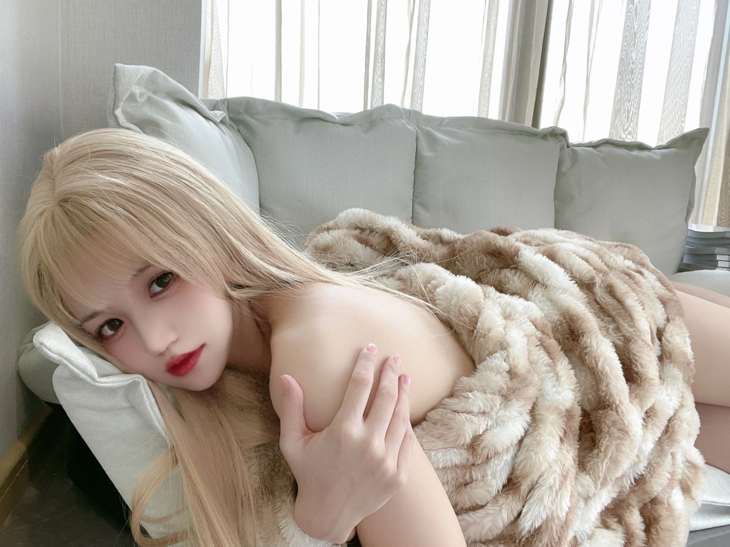 美女动漫博主小仓千代性感Cosplay写真猫毛毯 (23)