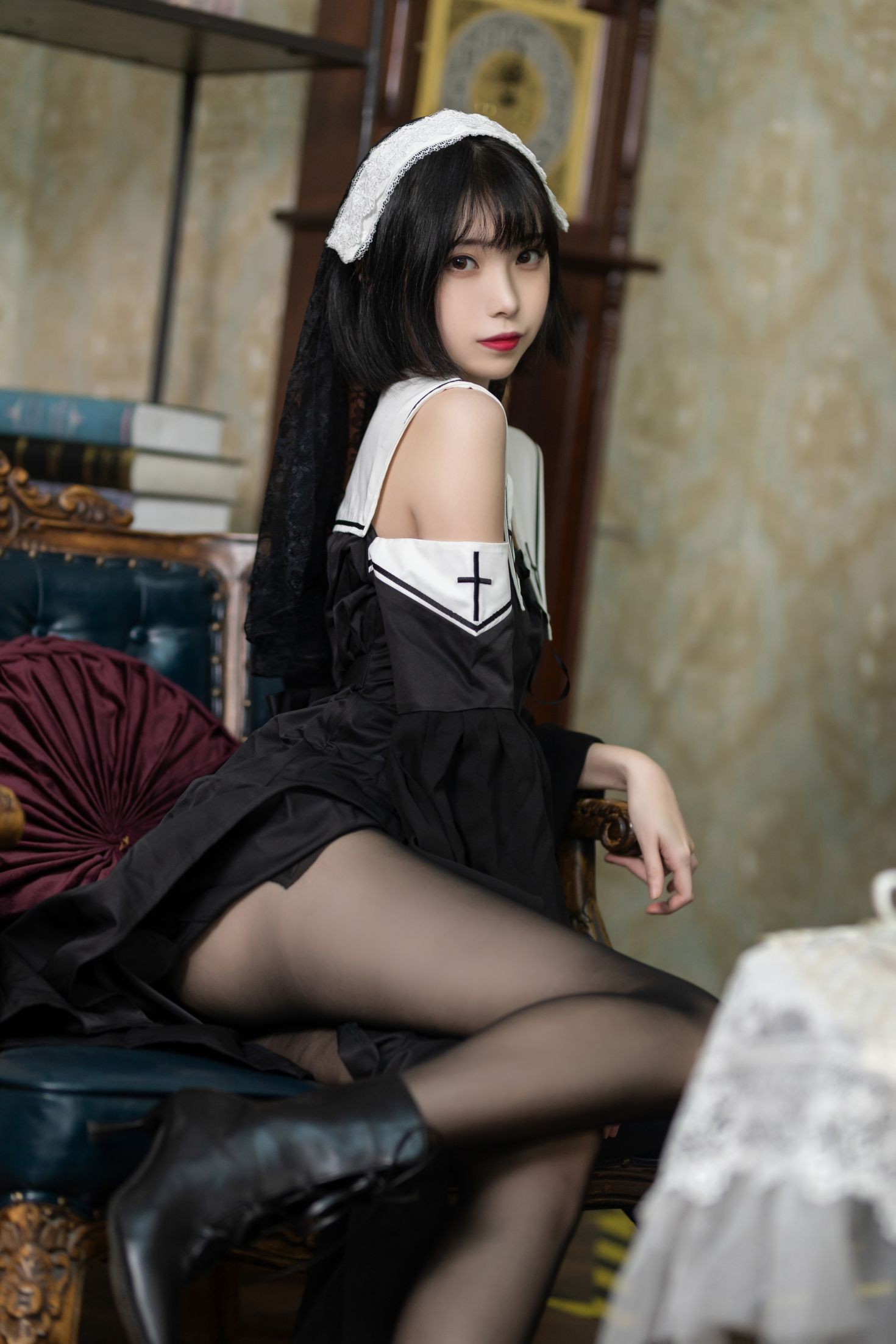 美女动漫博主叁月life性感Cosplay写真暗黑修女 (13)